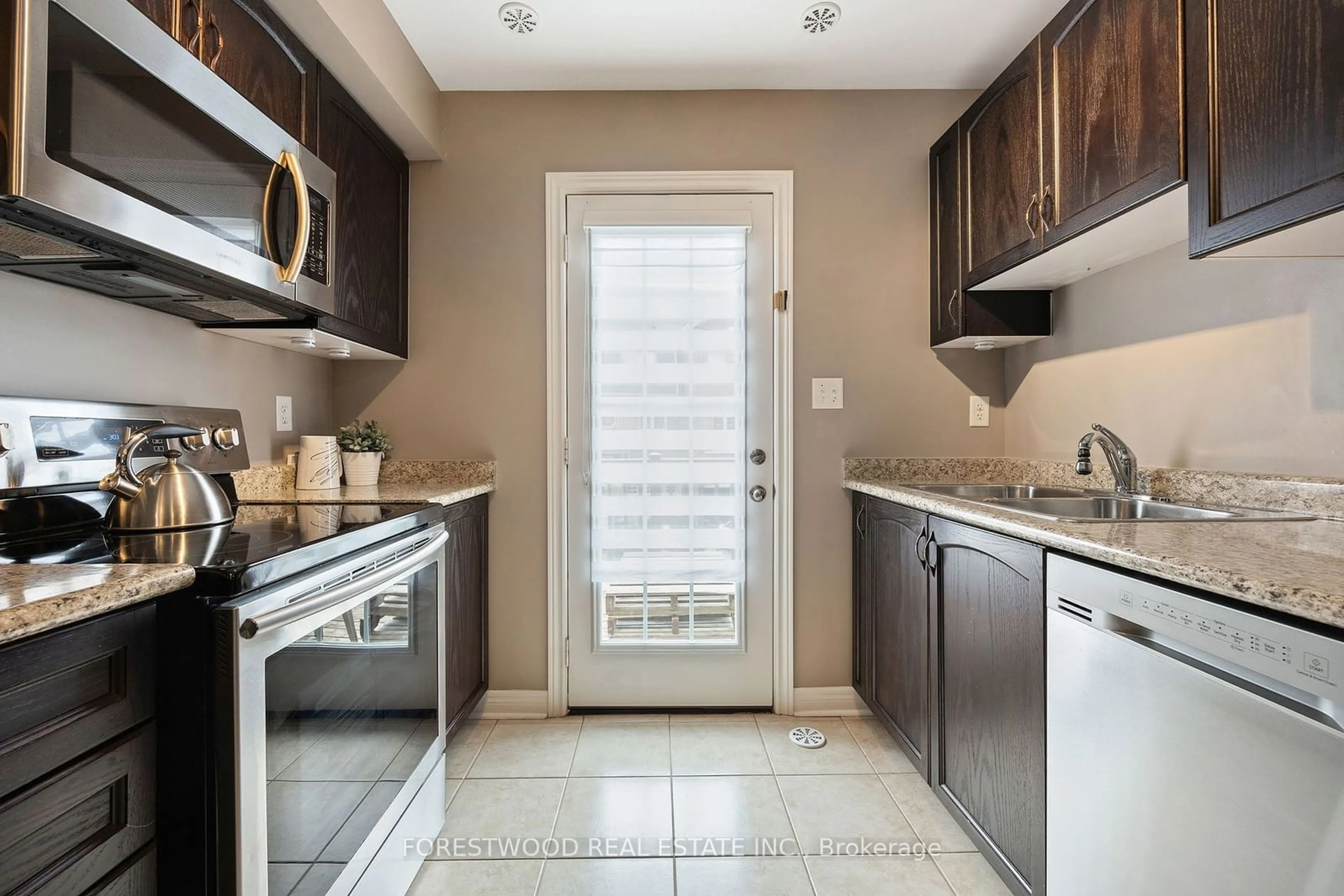 Standard kitchen, ceramic/tile floor for 3 Battalion Rd, Brampton Ontario L7A 4B5