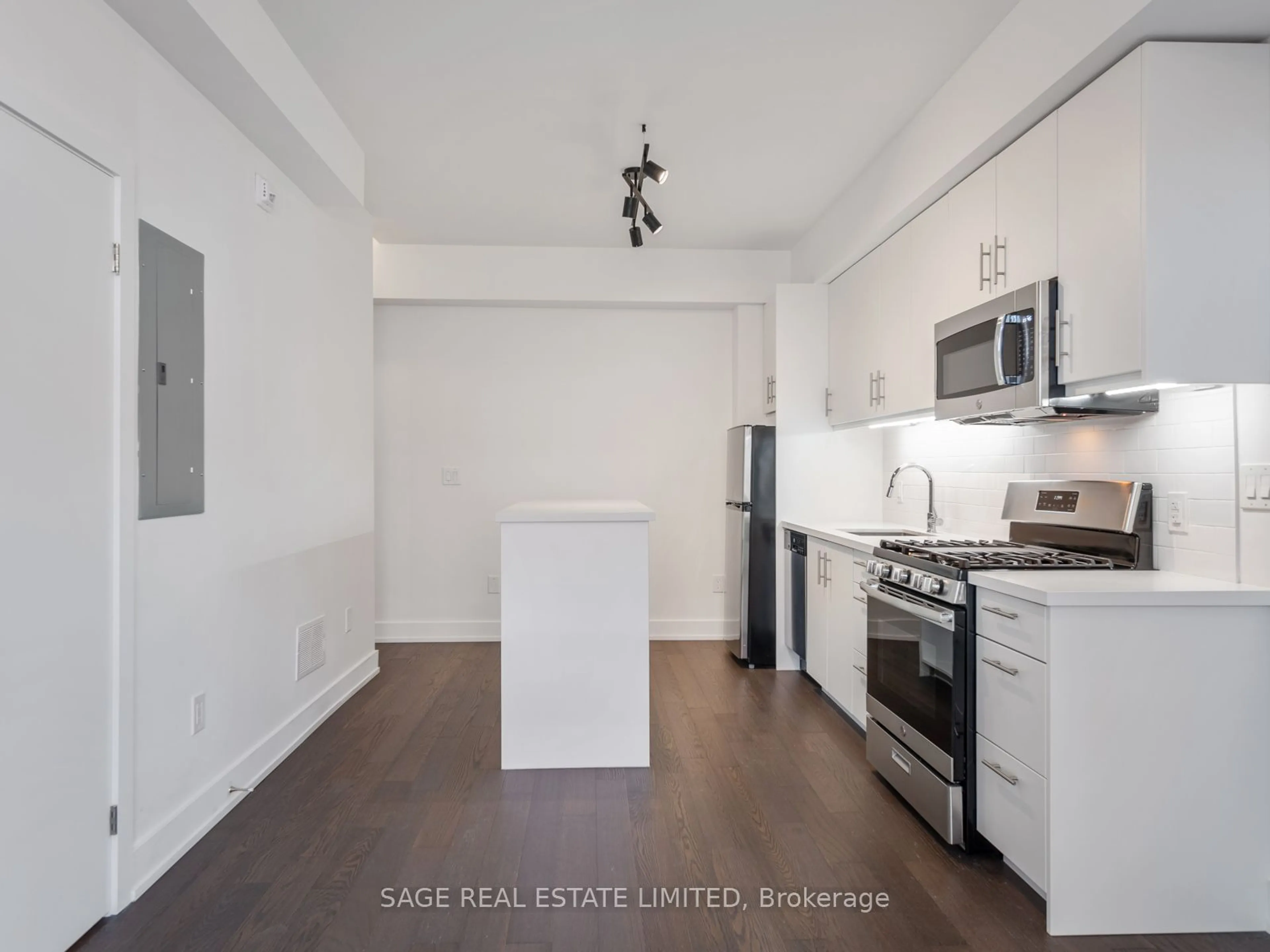 Standard kitchen, wood/laminate floor for 1183 Dufferin St #103, Toronto Ontario M6H 4B7