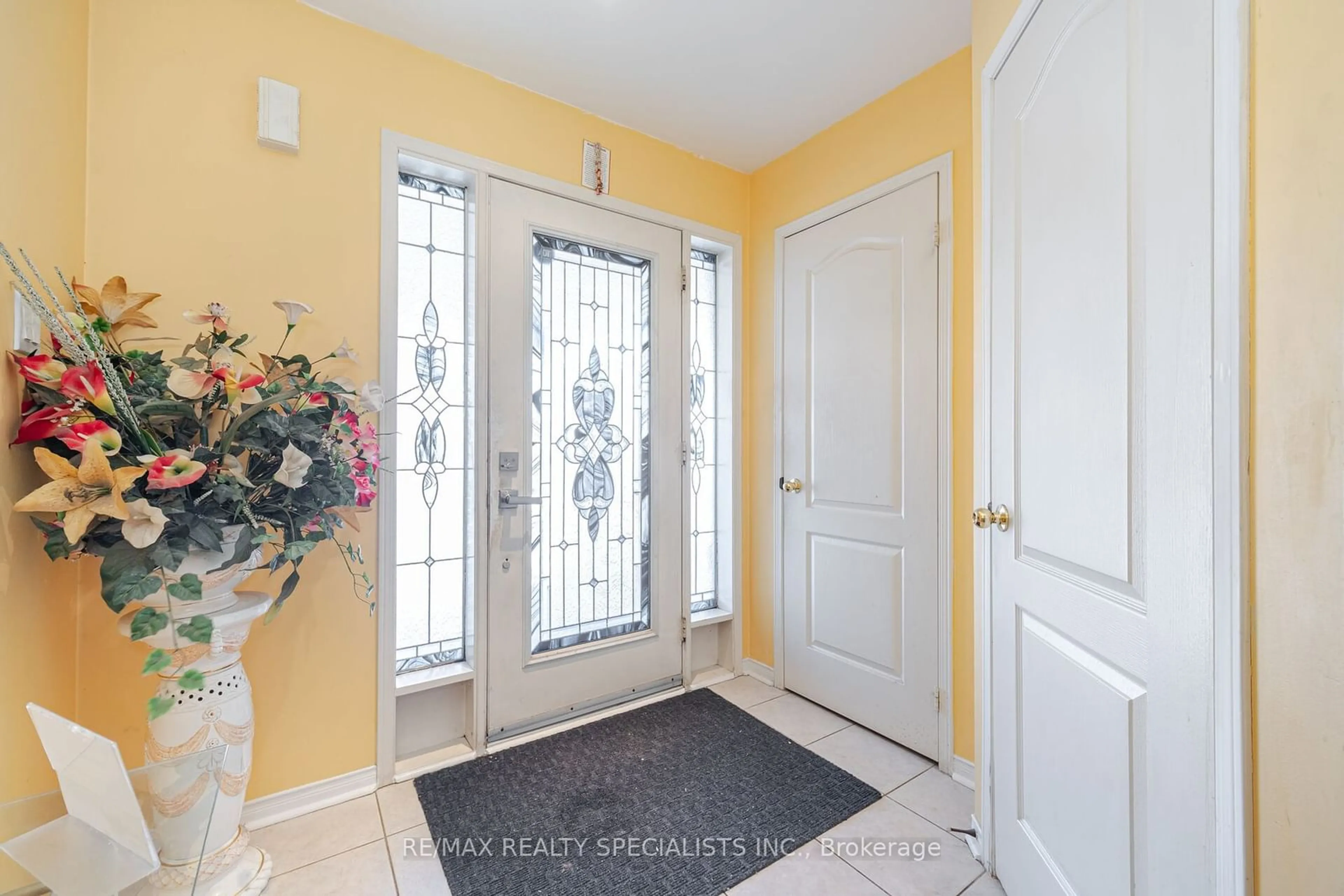 Indoor entryway for 59 Mccrimmon Dr, Brampton Ontario L7A 2Z5