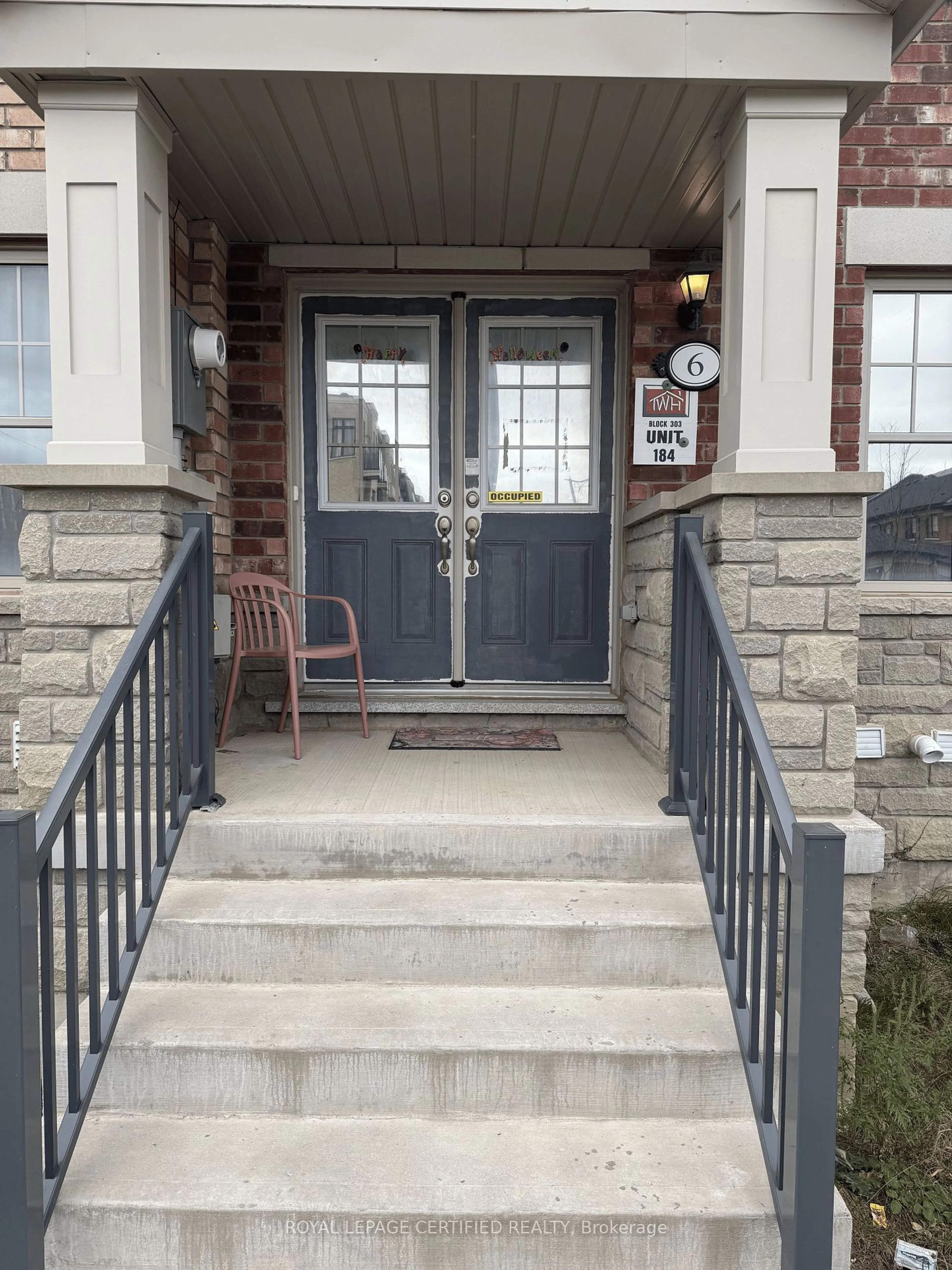 Indoor entryway for 6 Remembrance Rd, Brampton Ontario L7A 0A7