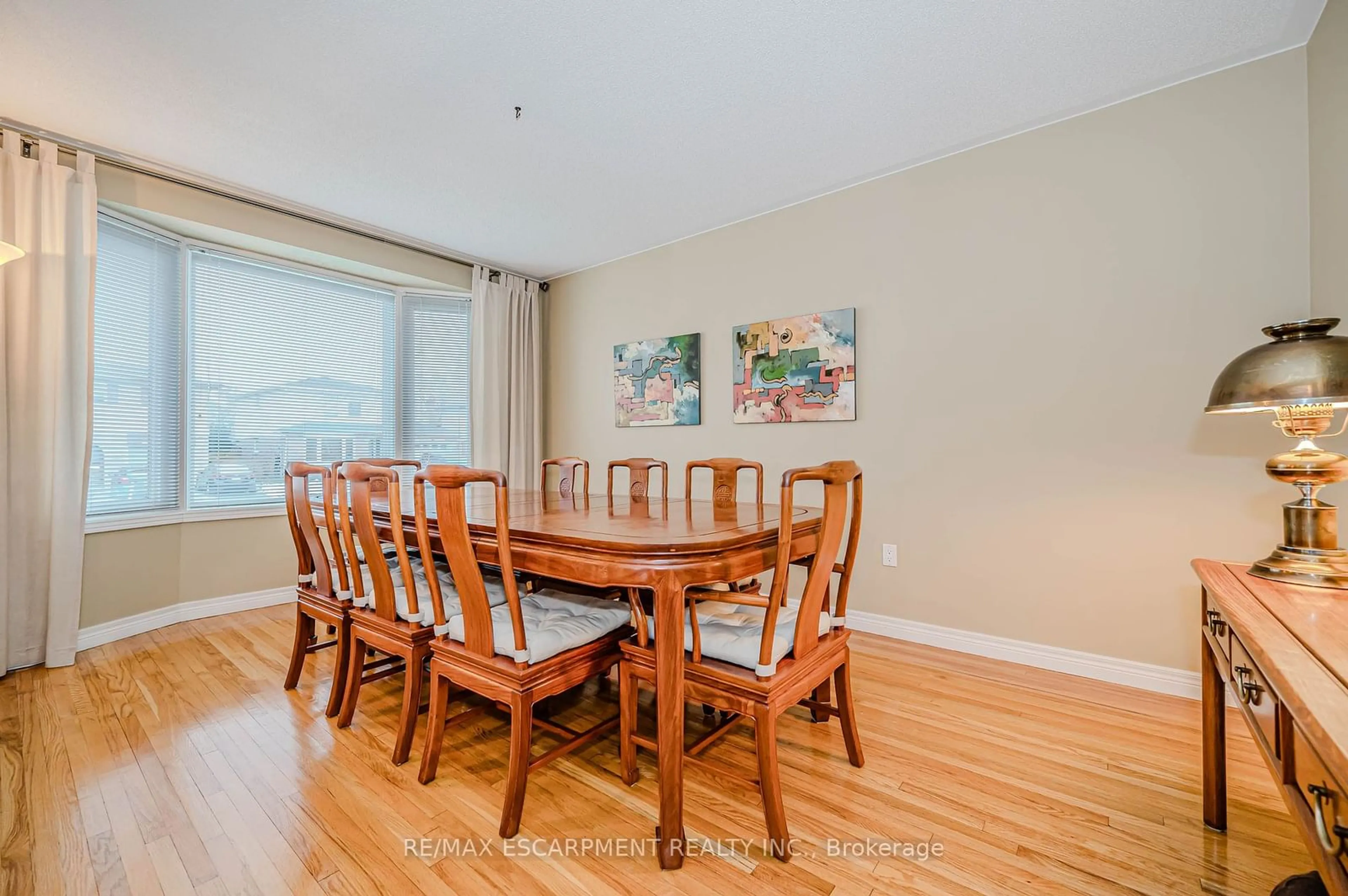 Dining room, wood/laminate floor for 2187 Melissa Cres, Burlington Ontario L7P 4L8