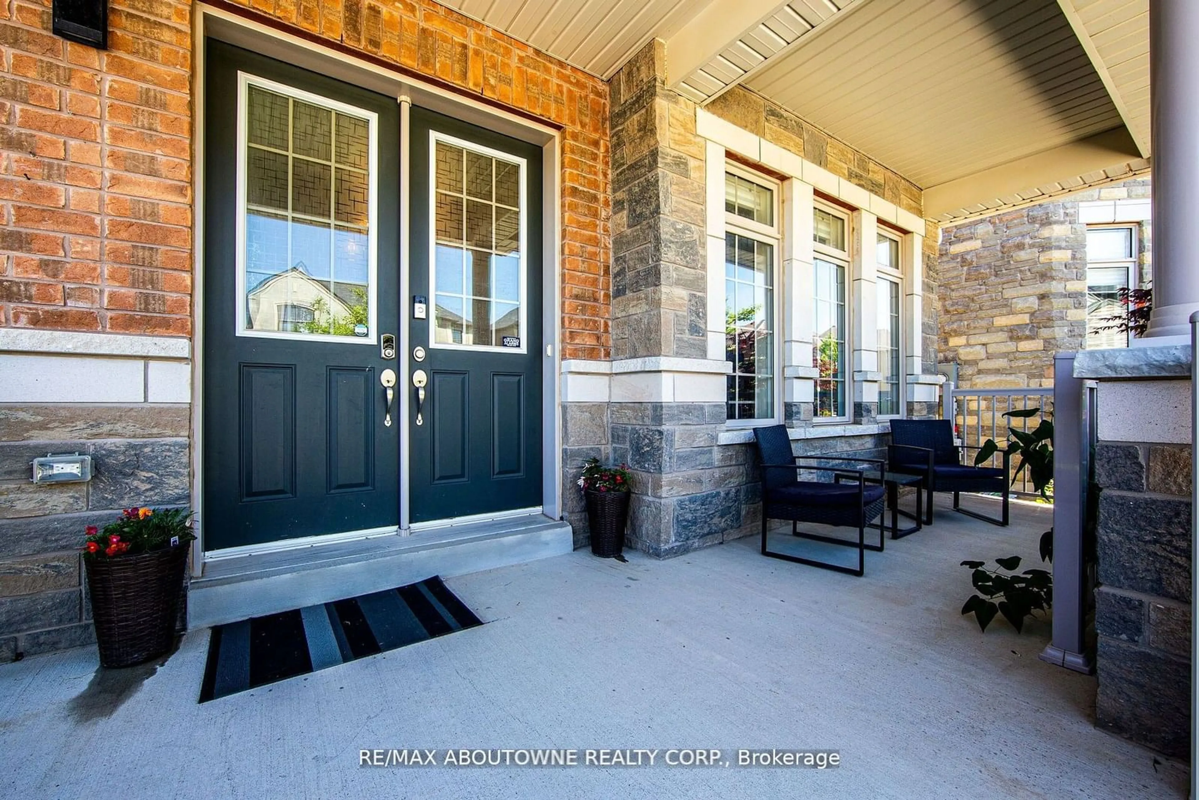 Indoor entryway for 3194 Buttonbush Tr, Oakville Ontario L6H 7H5