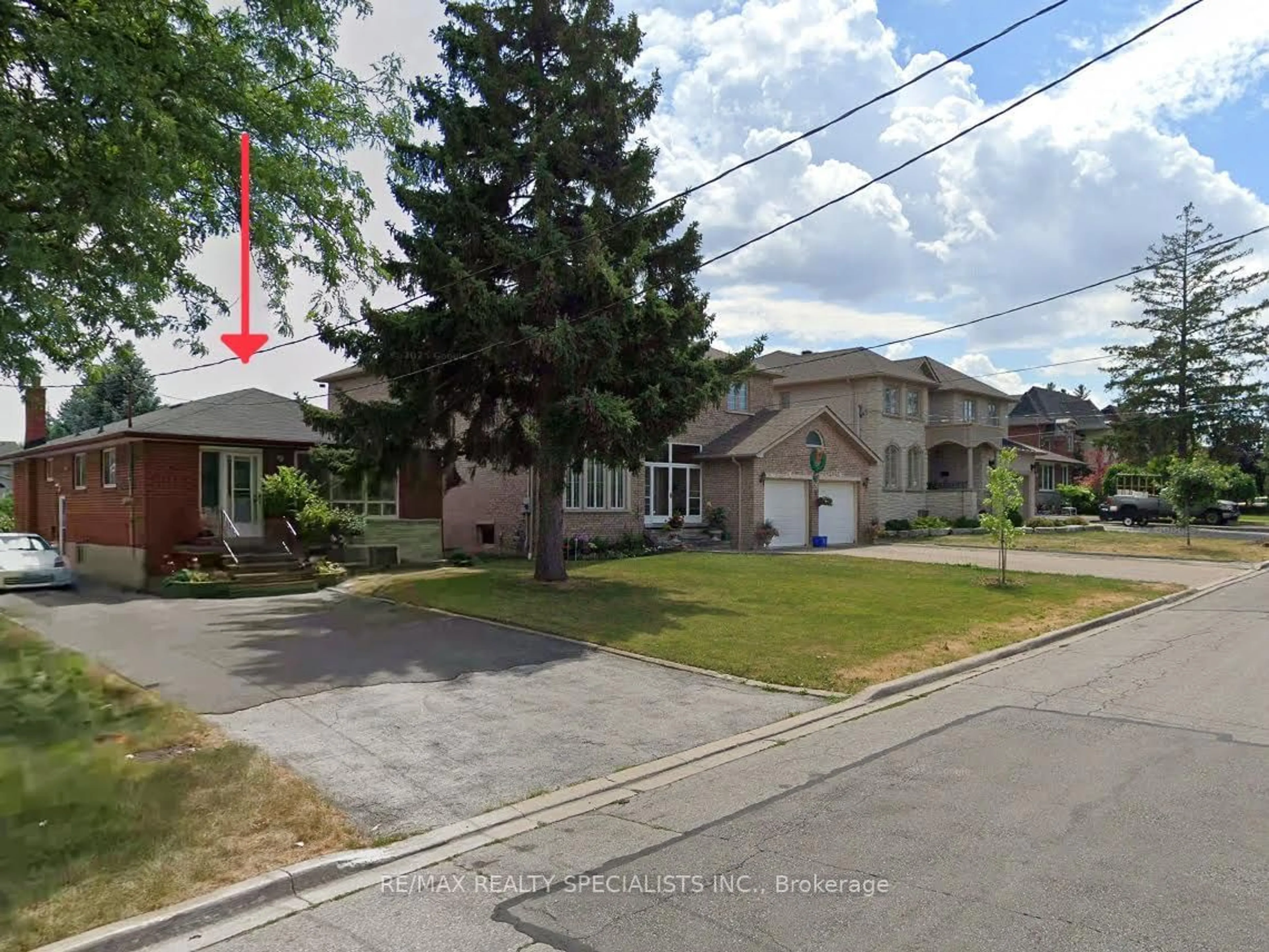 A pic from outside/outdoor area/front of a property/back of a property/a pic from drone, street for 95 Gaydon Ave, Toronto Ontario M9M 1G8