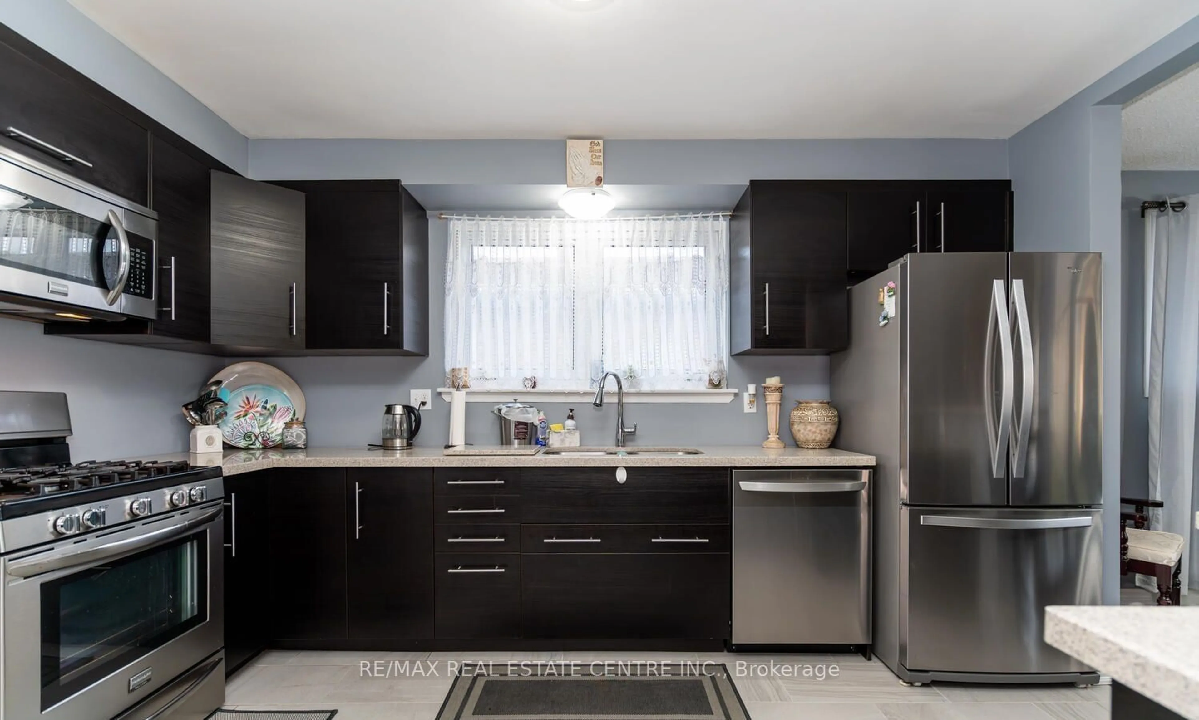 Standard kitchen, ceramic/tile floor for 8 Edwin Dr, Brampton Ontario L6Y 1A1