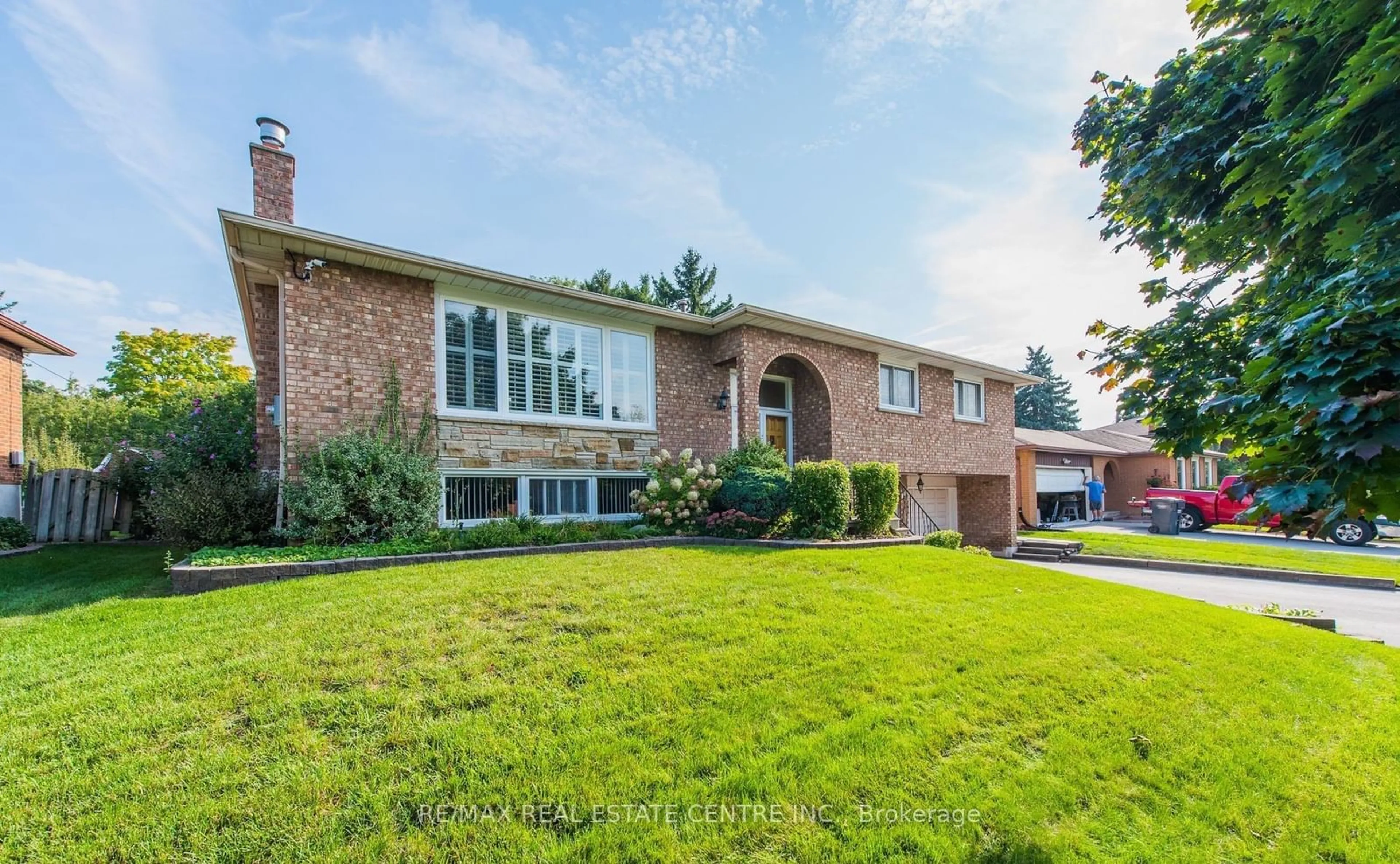 Home with brick exterior material, street for 19 Meadowland Gate, Brampton Ontario L6W 3N8