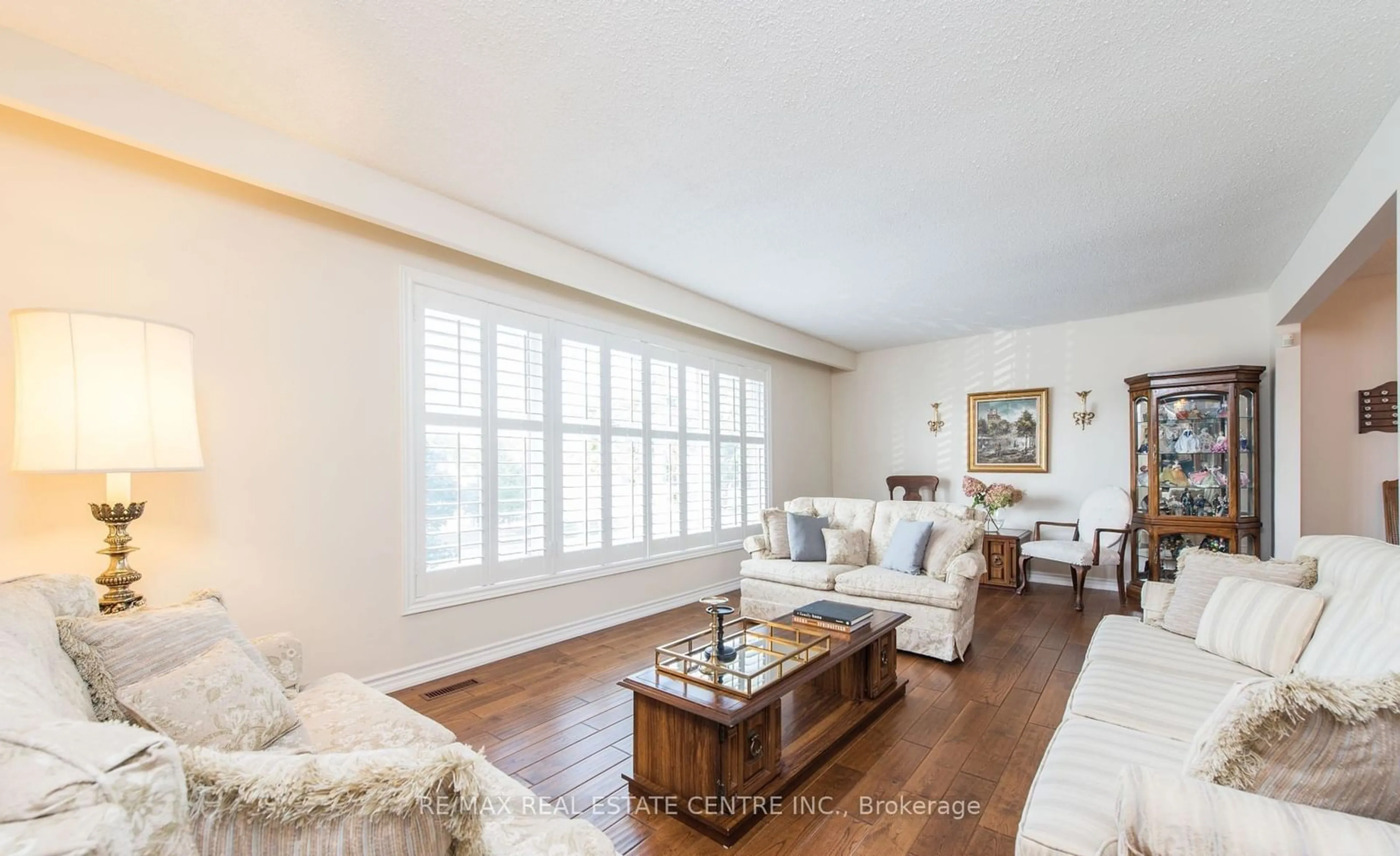 Living room with furniture, wood/laminate floor for 19 Meadowland Gate, Brampton Ontario L6W 3N8