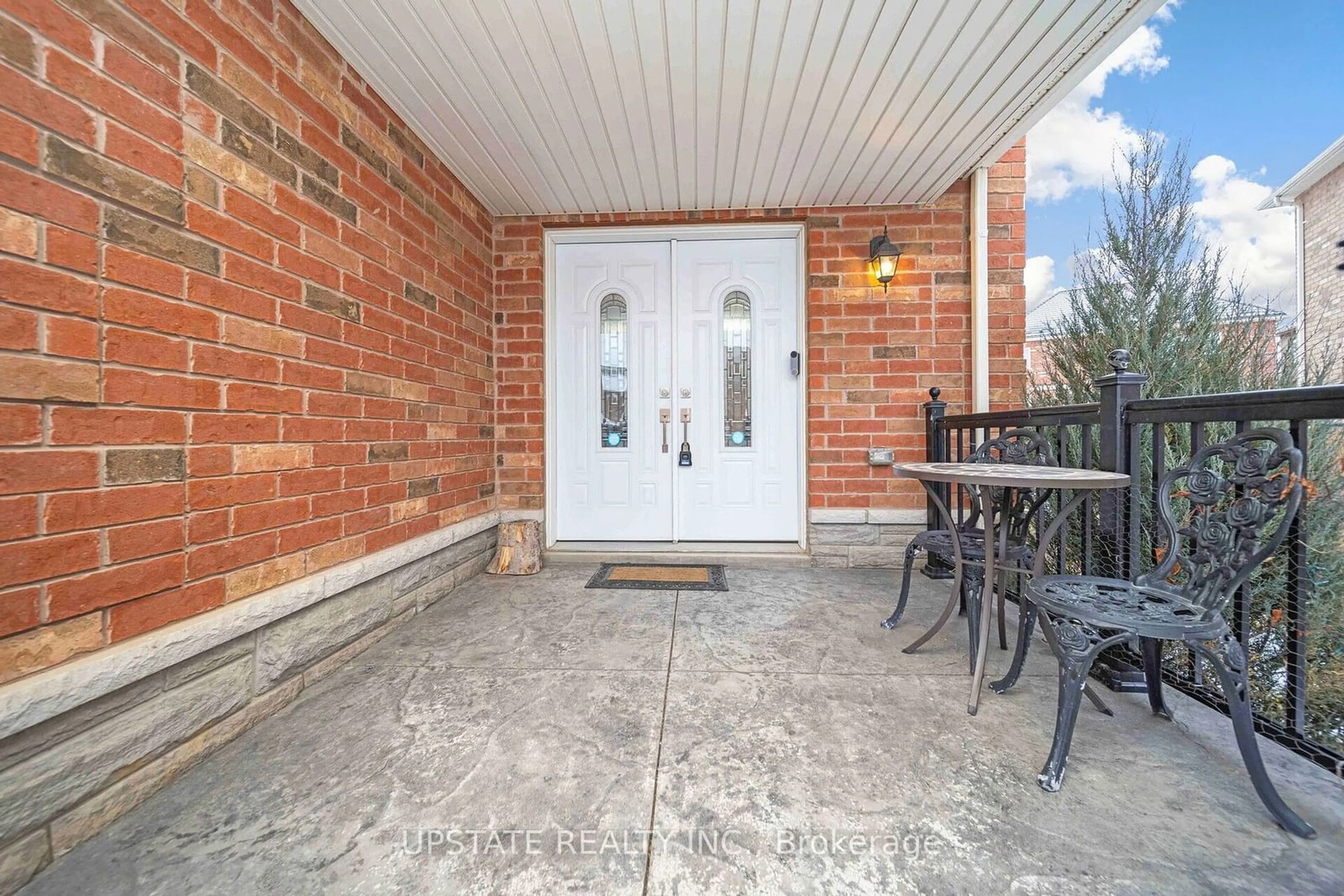 Patio, street for 22 Kawana Rd, Brampton Ontario L6Y 0W2