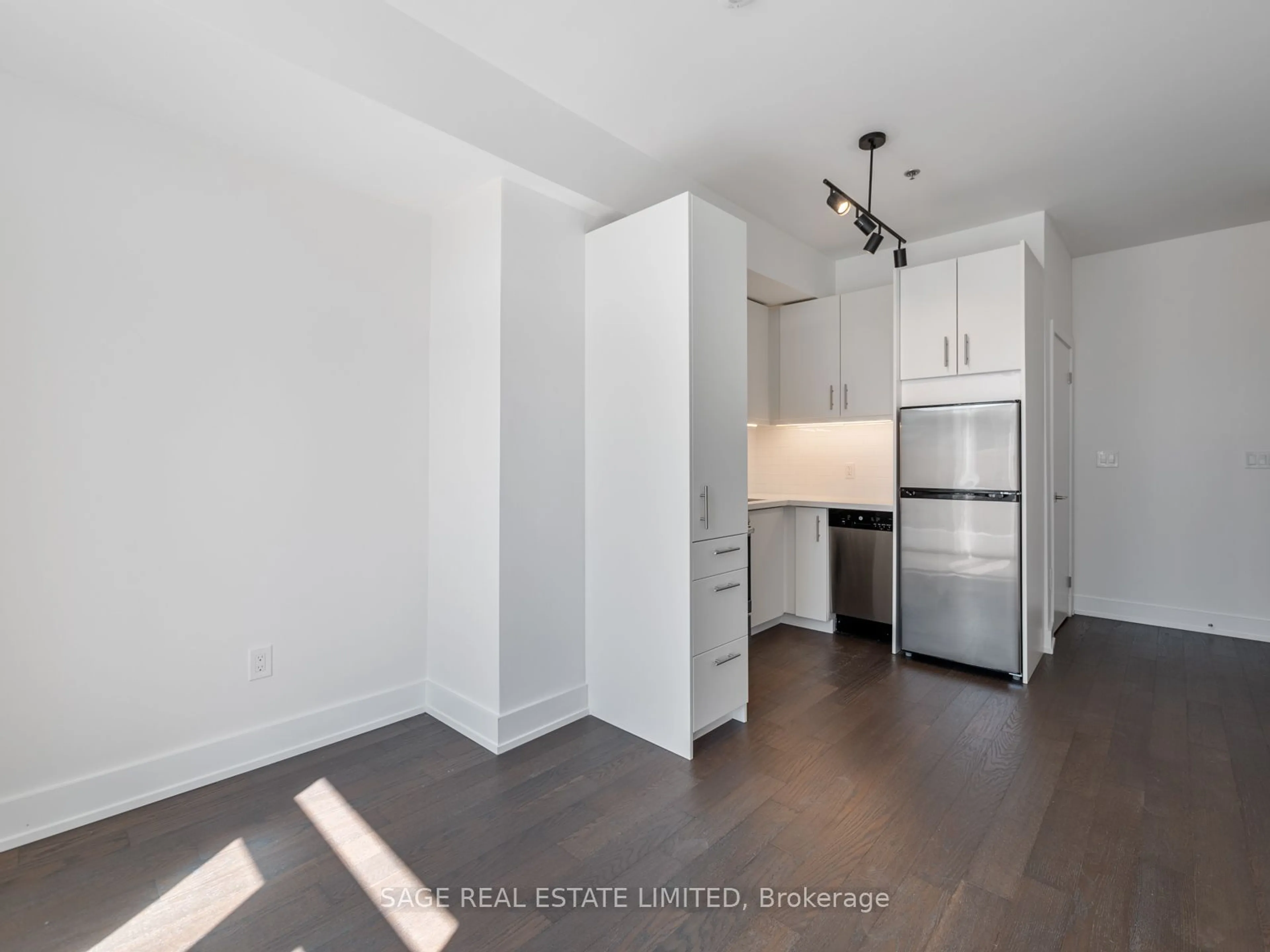 Unknown for 1183 Dufferin St #114, Toronto Ontario M6H 4B7