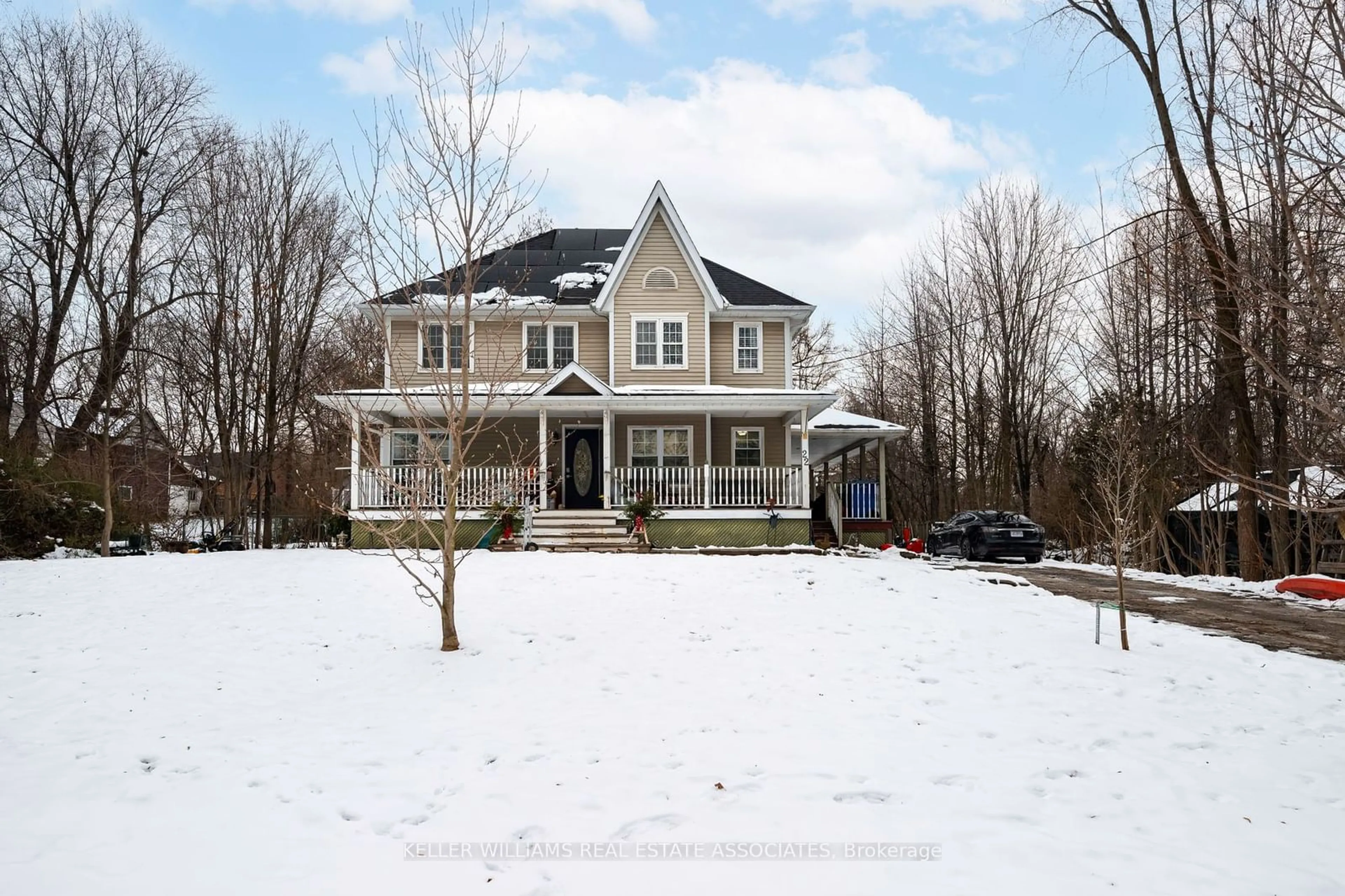 A pic from outside/outdoor area/front of a property/back of a property/a pic from drone, unknown for 22 Mountain St, Halton Hills Ontario L7G 2X4