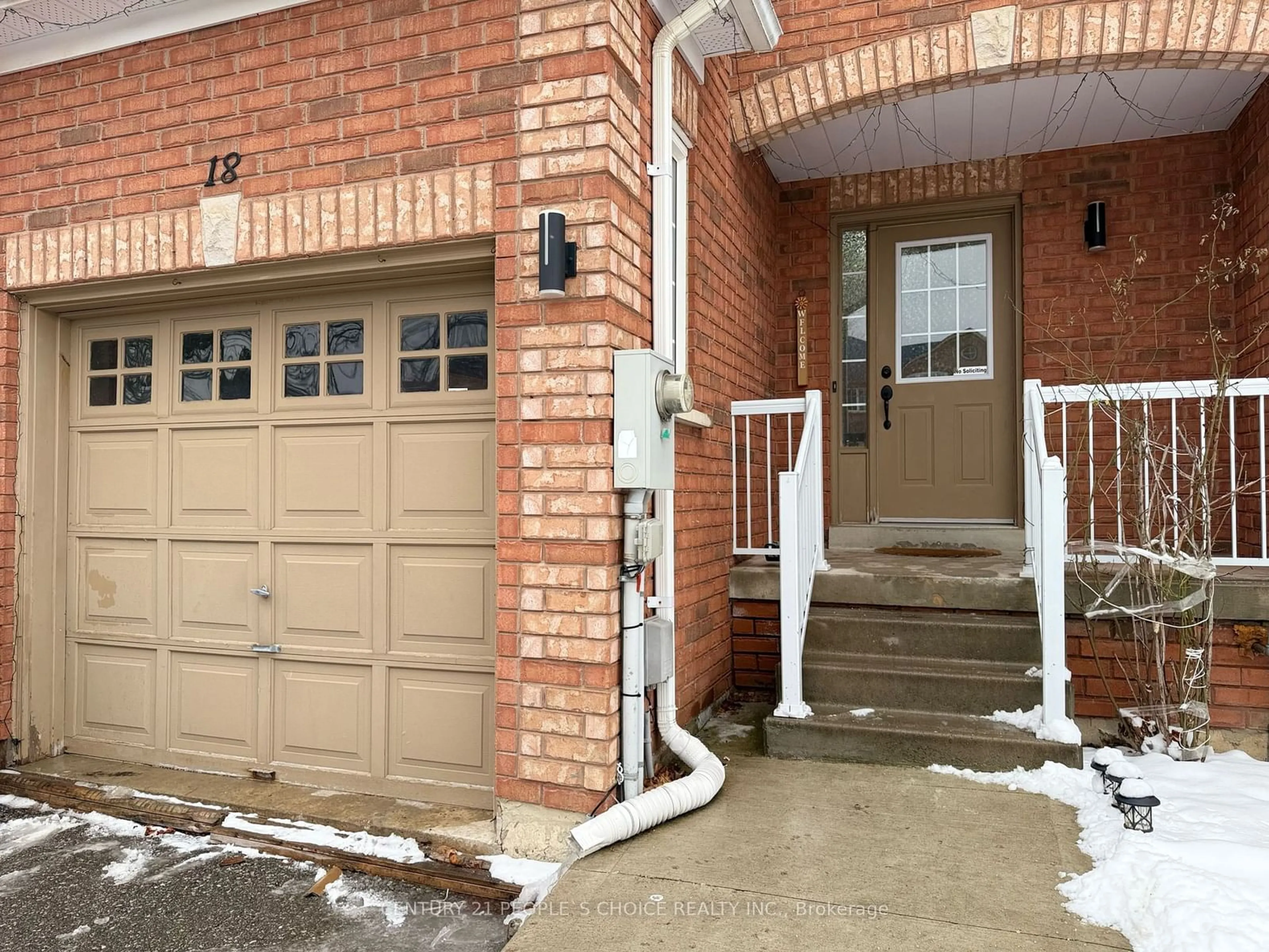 Indoor entryway for 18 Coppermill Dr, Brampton Ontario L7A 1N4