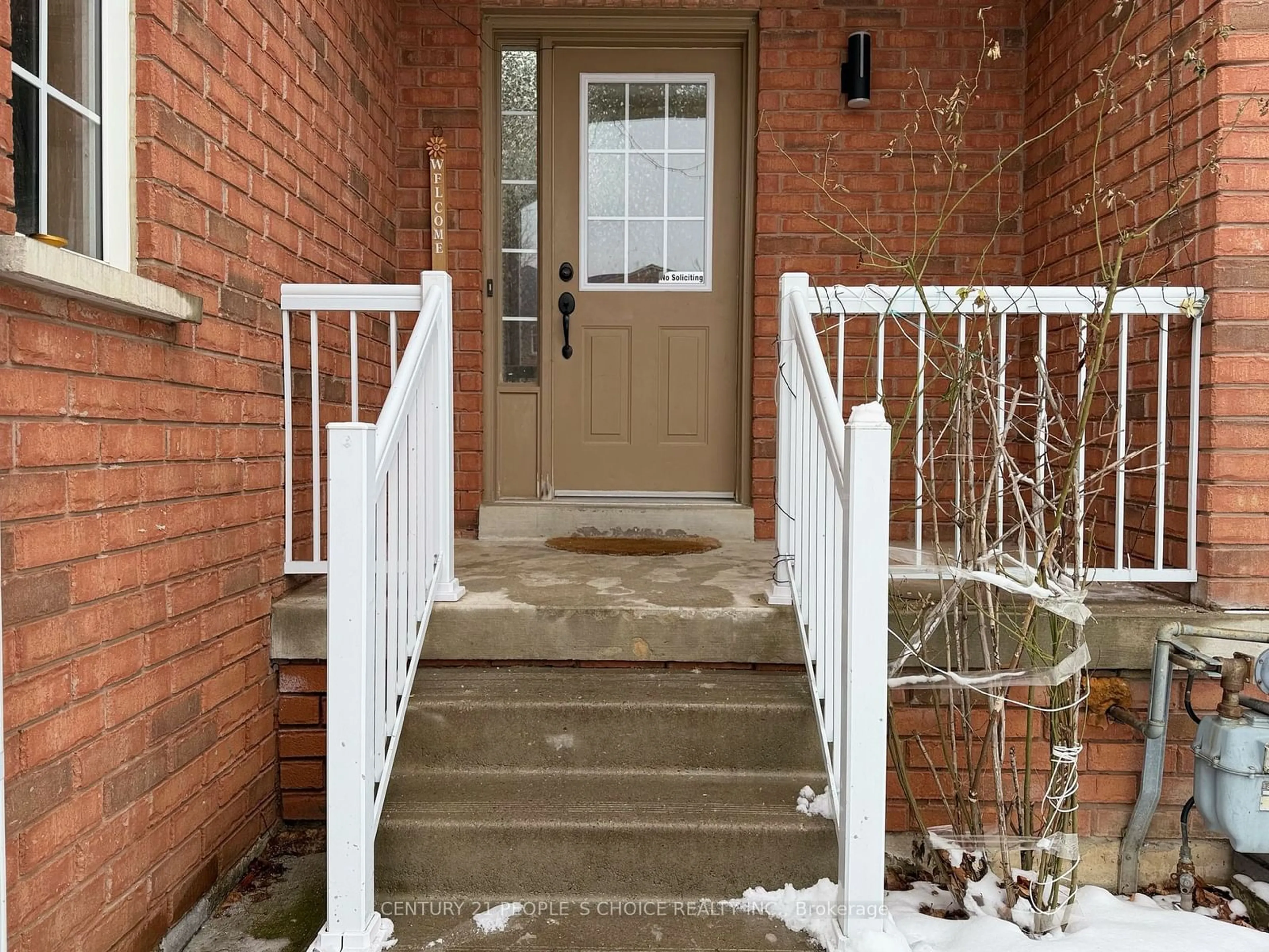 Indoor entryway for 18 Coppermill Dr, Brampton Ontario L7A 1N4