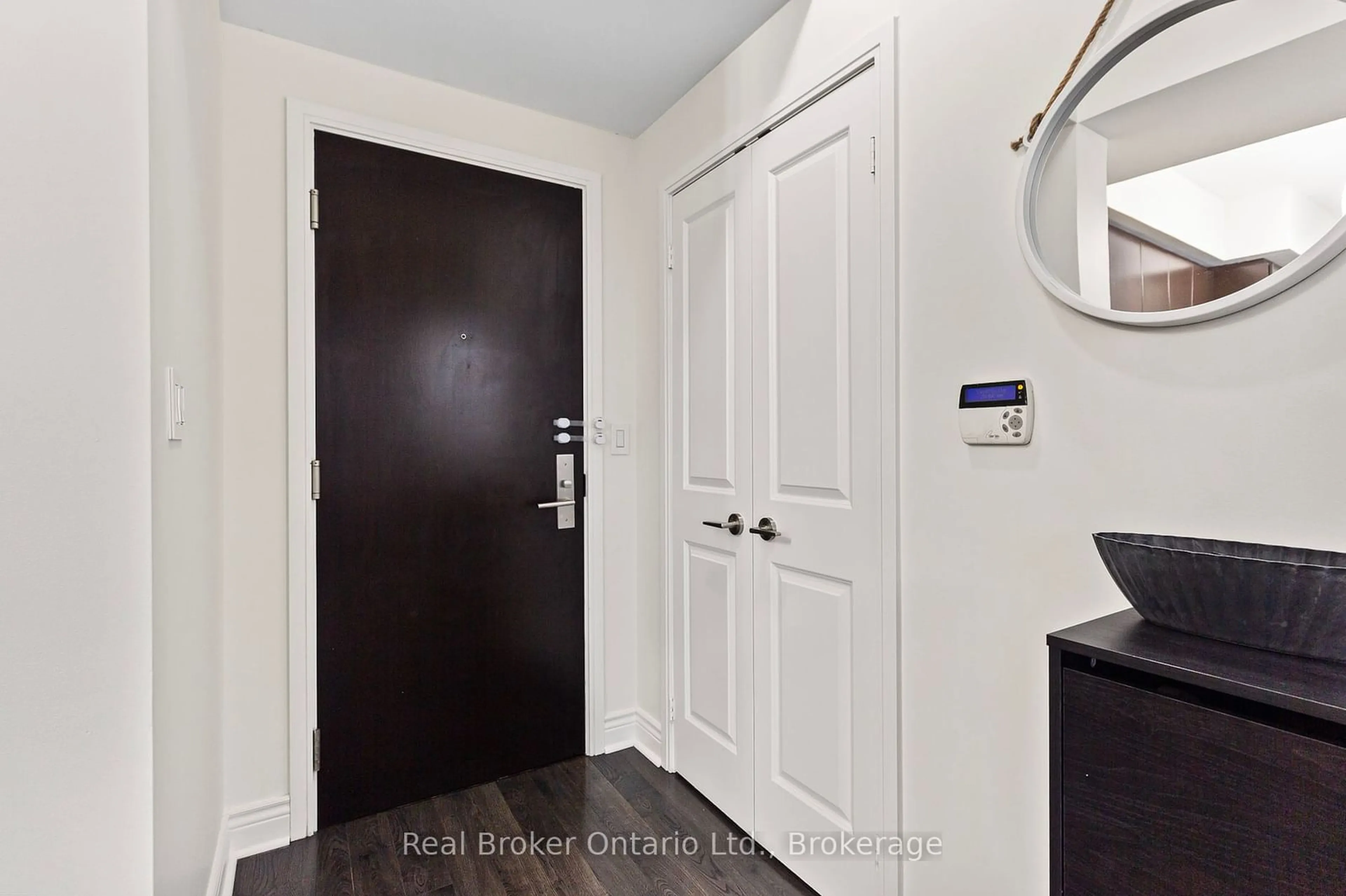 Indoor entryway for 50 Absolute Ave #3701, Mississauga Ontario L4Z 0A8