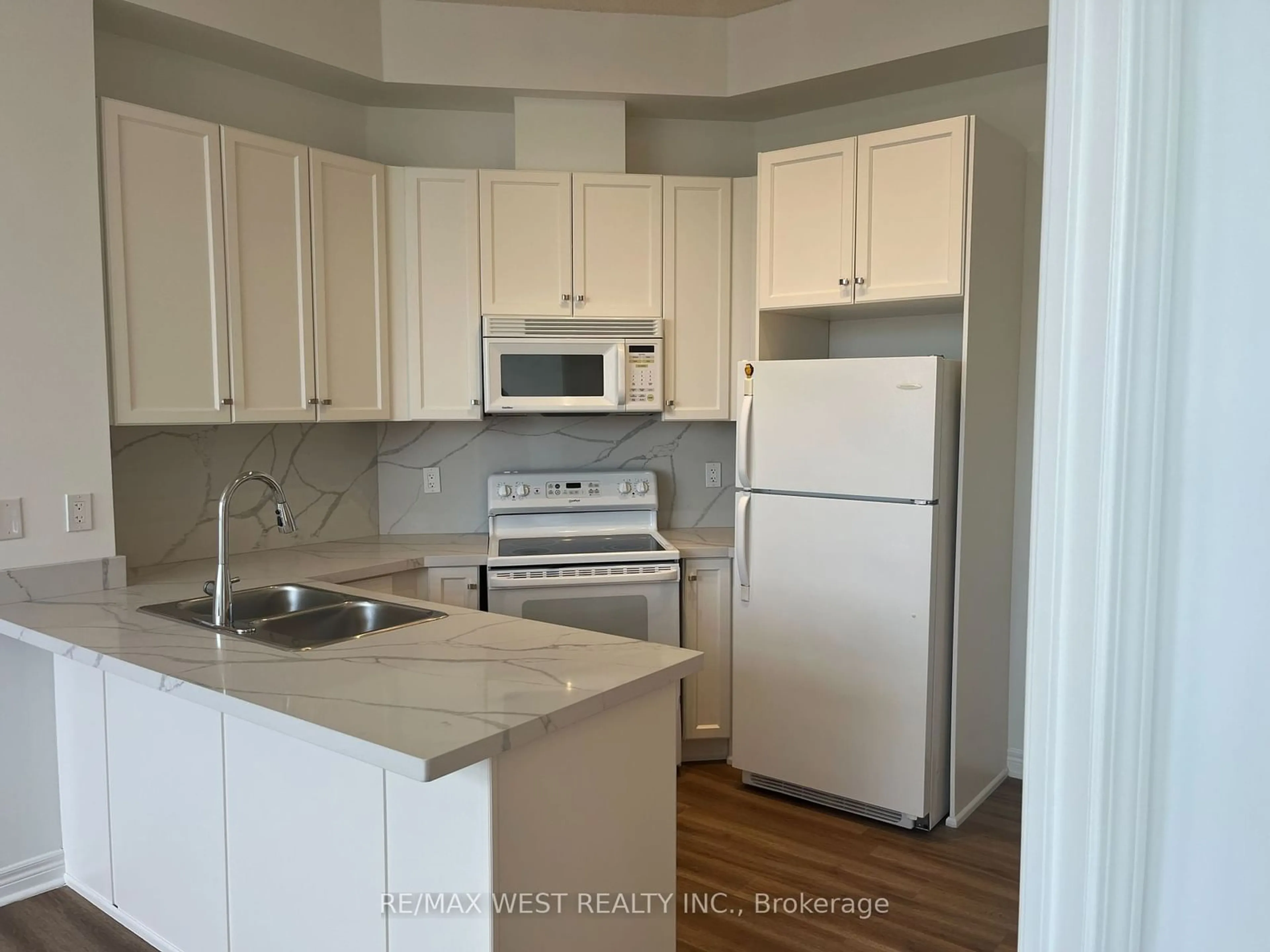 Standard kitchen, unknown for 1600 Keele St #606, Toronto Ontario M6N 5J1