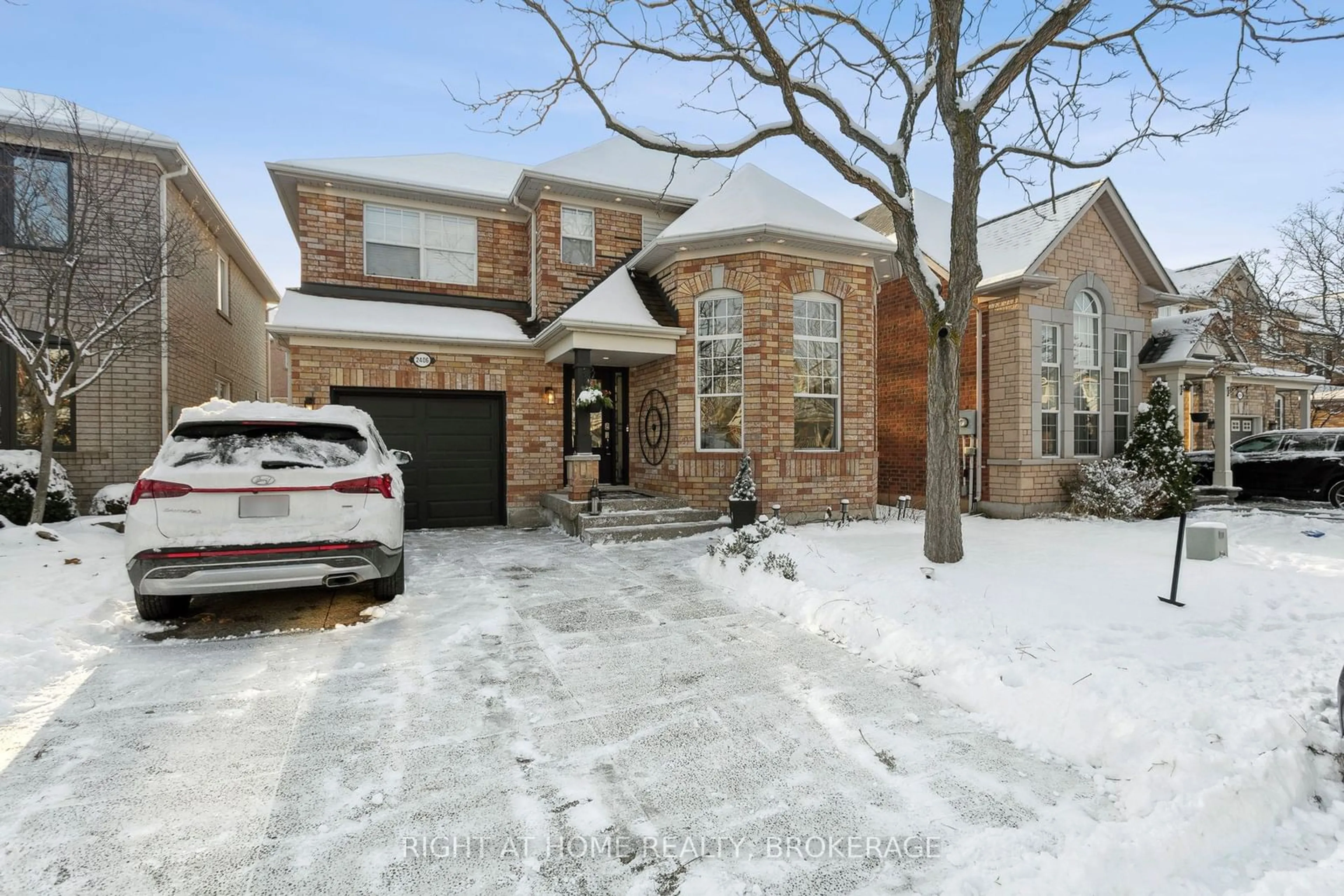 Home with brick exterior material, street for 2406 Falkland Cres, Oakville Ontario L6M 4Y3