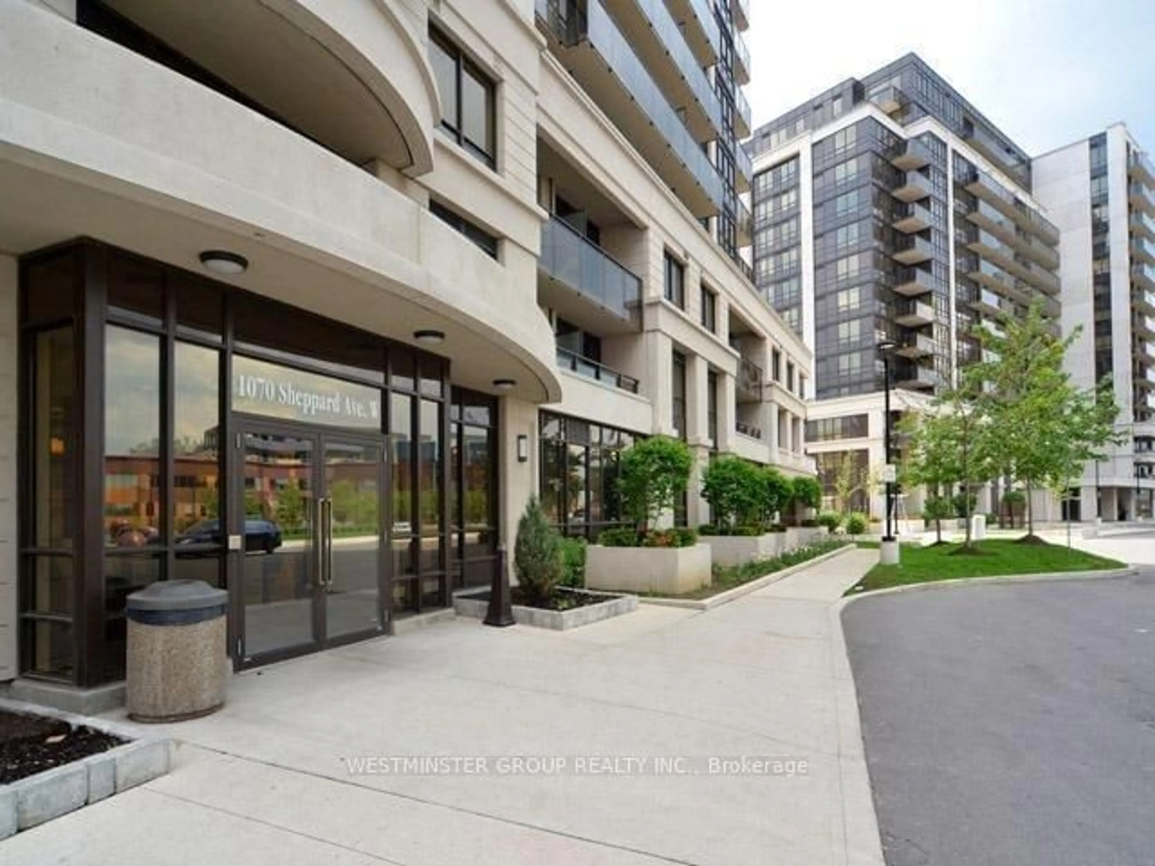 Indoor foyer for 1070 Sheppard Ave #701, Toronto Ontario M3J 0G8