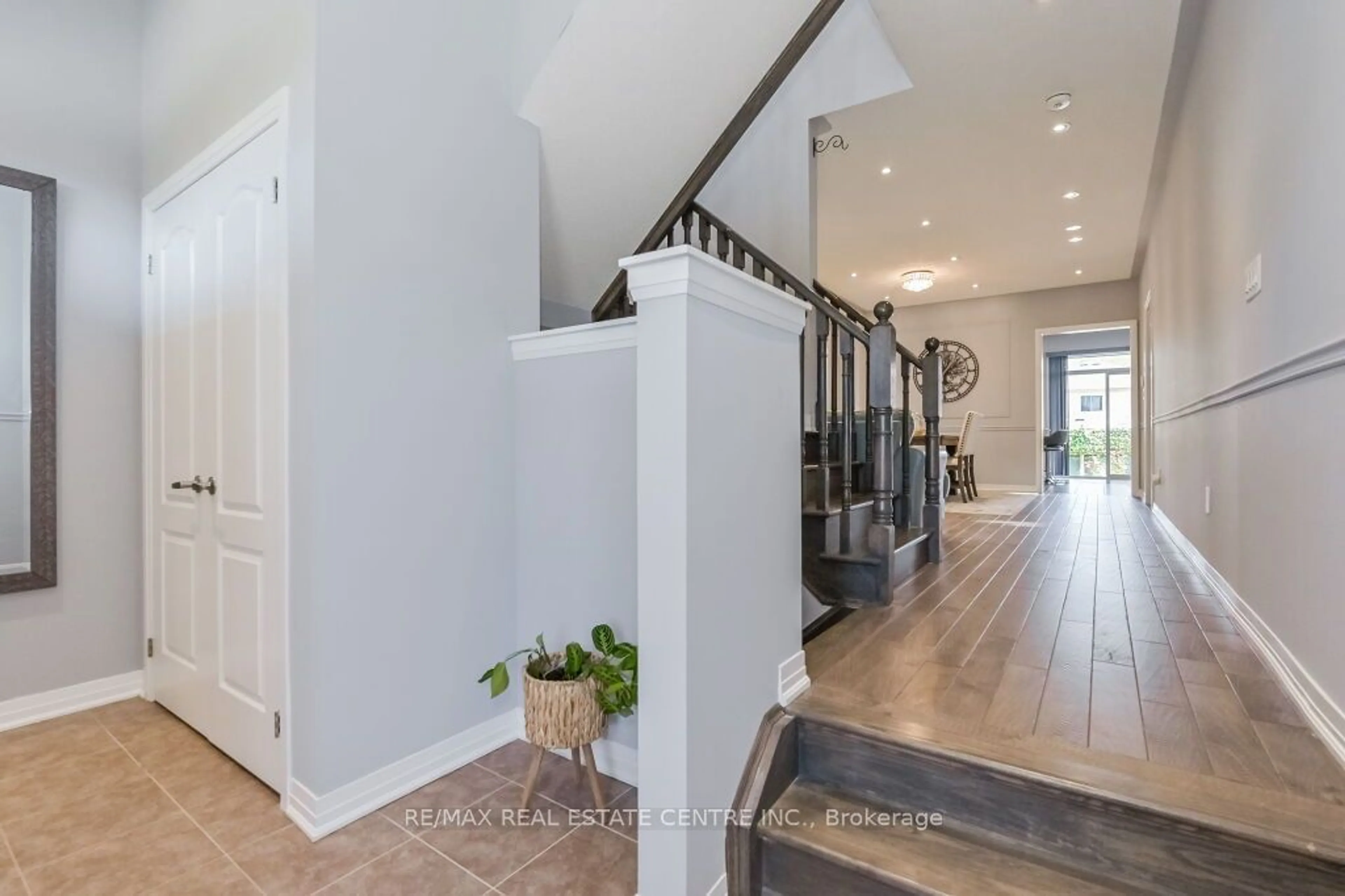 Indoor entryway for 56 Drew Brown Blvd, Orangeville Ontario L9W 6Z4