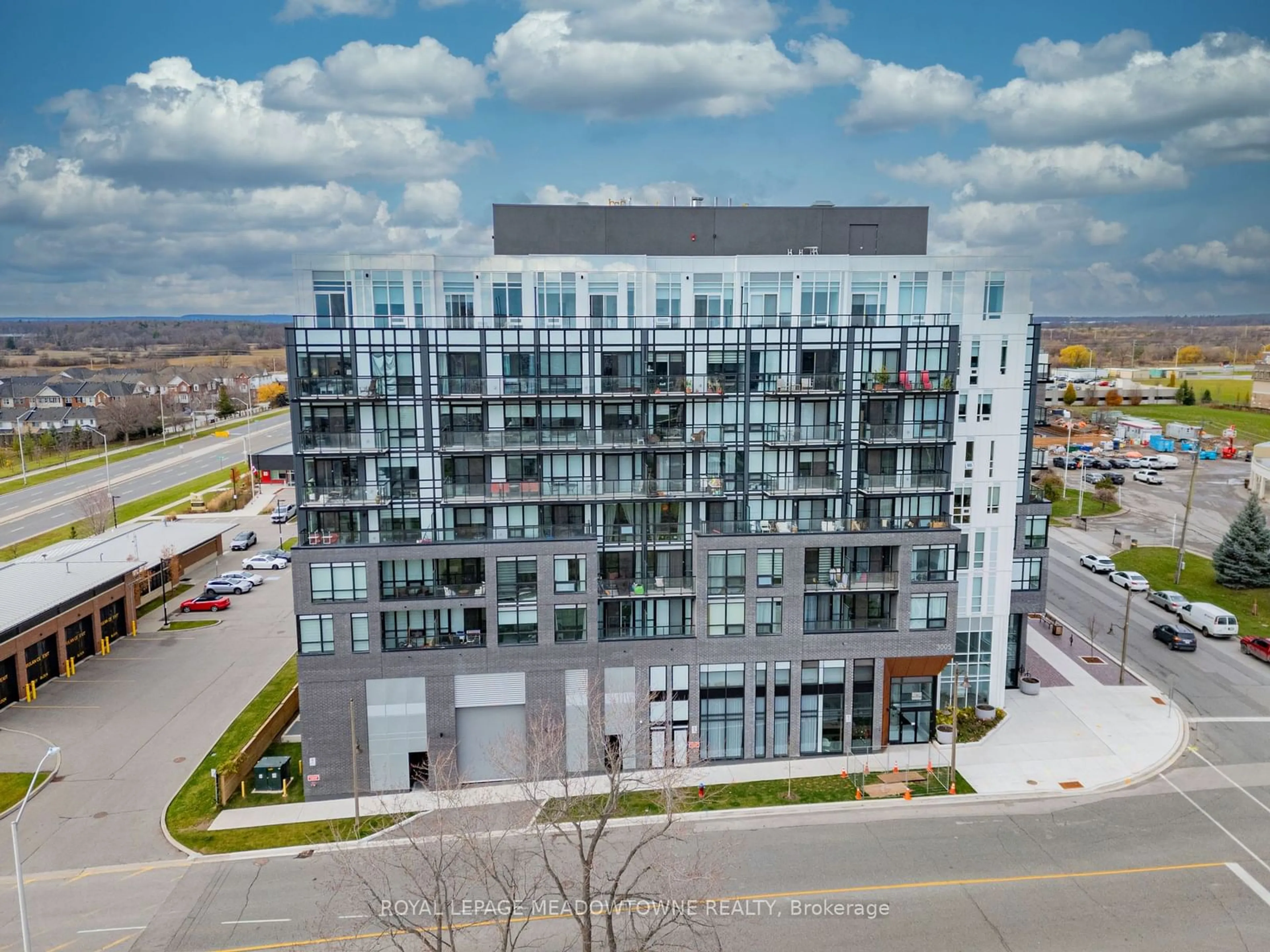 A pic from outside/outdoor area/front of a property/back of a property/a pic from drone, city buildings view from balcony for 3005 Pine Glen Rd #308, Oakville Ontario L6M 5P5