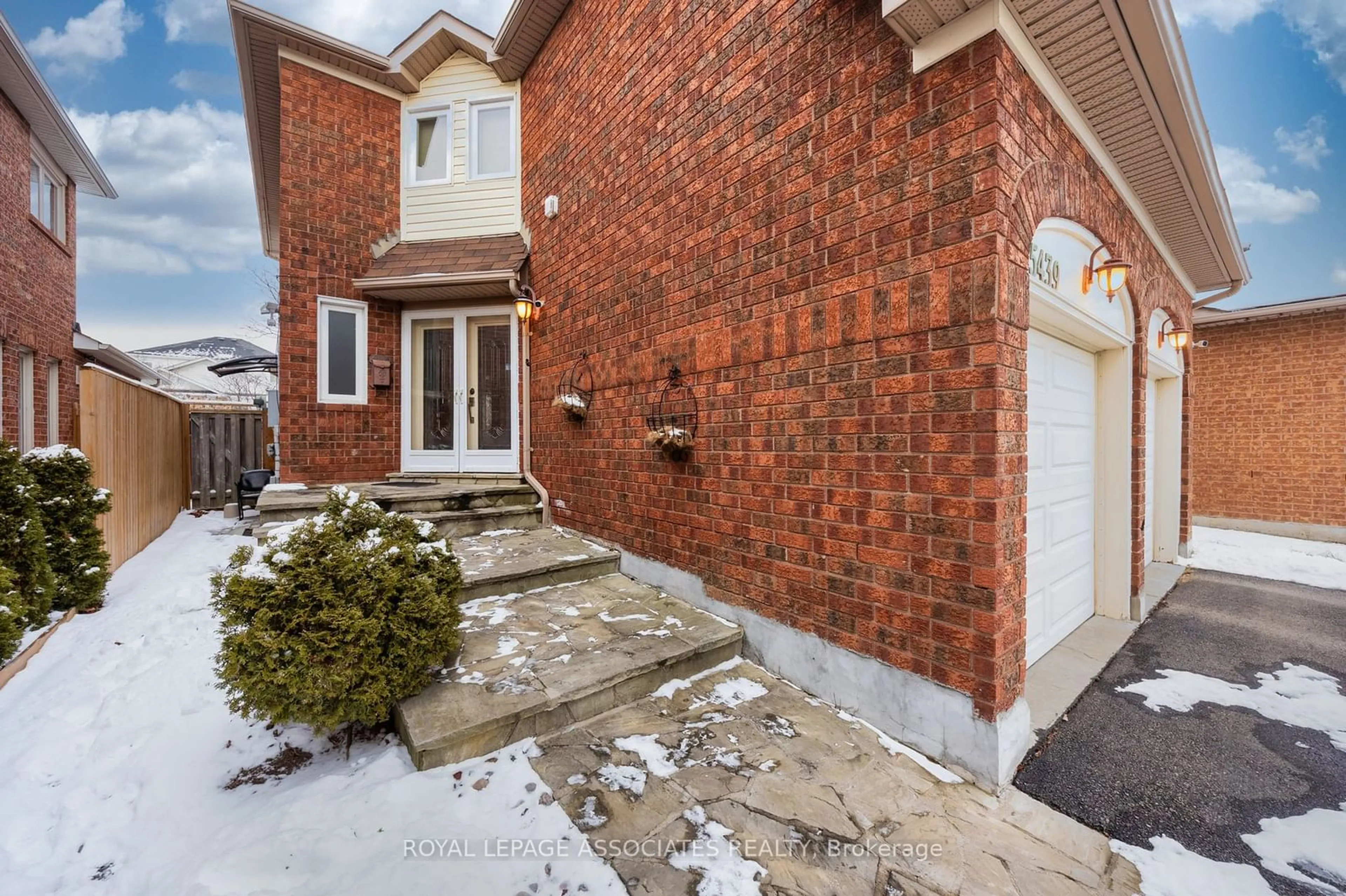 Home with brick exterior material, street for 5439 Razorbill Crt, Mississauga Ontario L5V 2C9