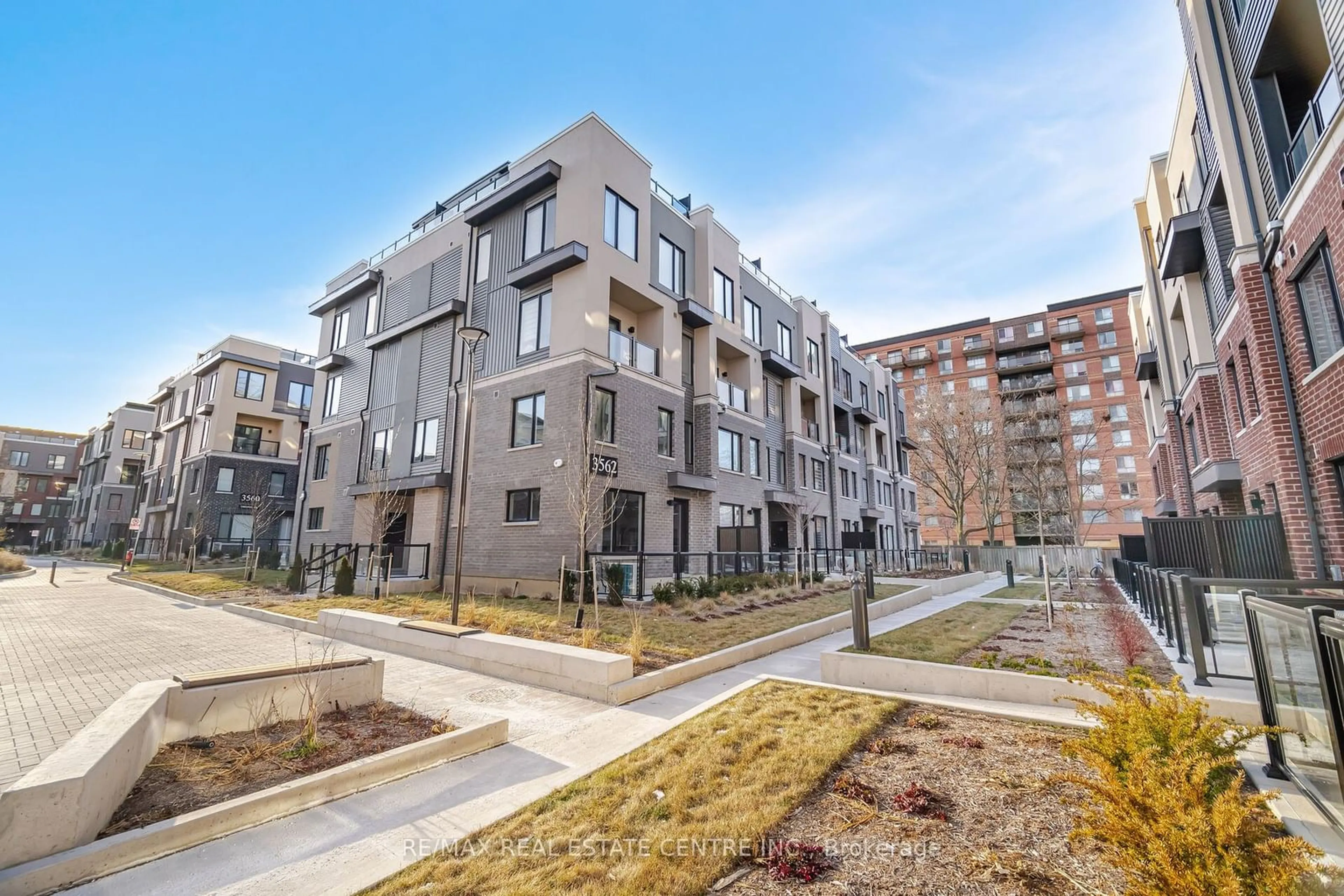 Patio, street for 3562 Colonial Dr #13, Mississauga Ontario L5L 5R9