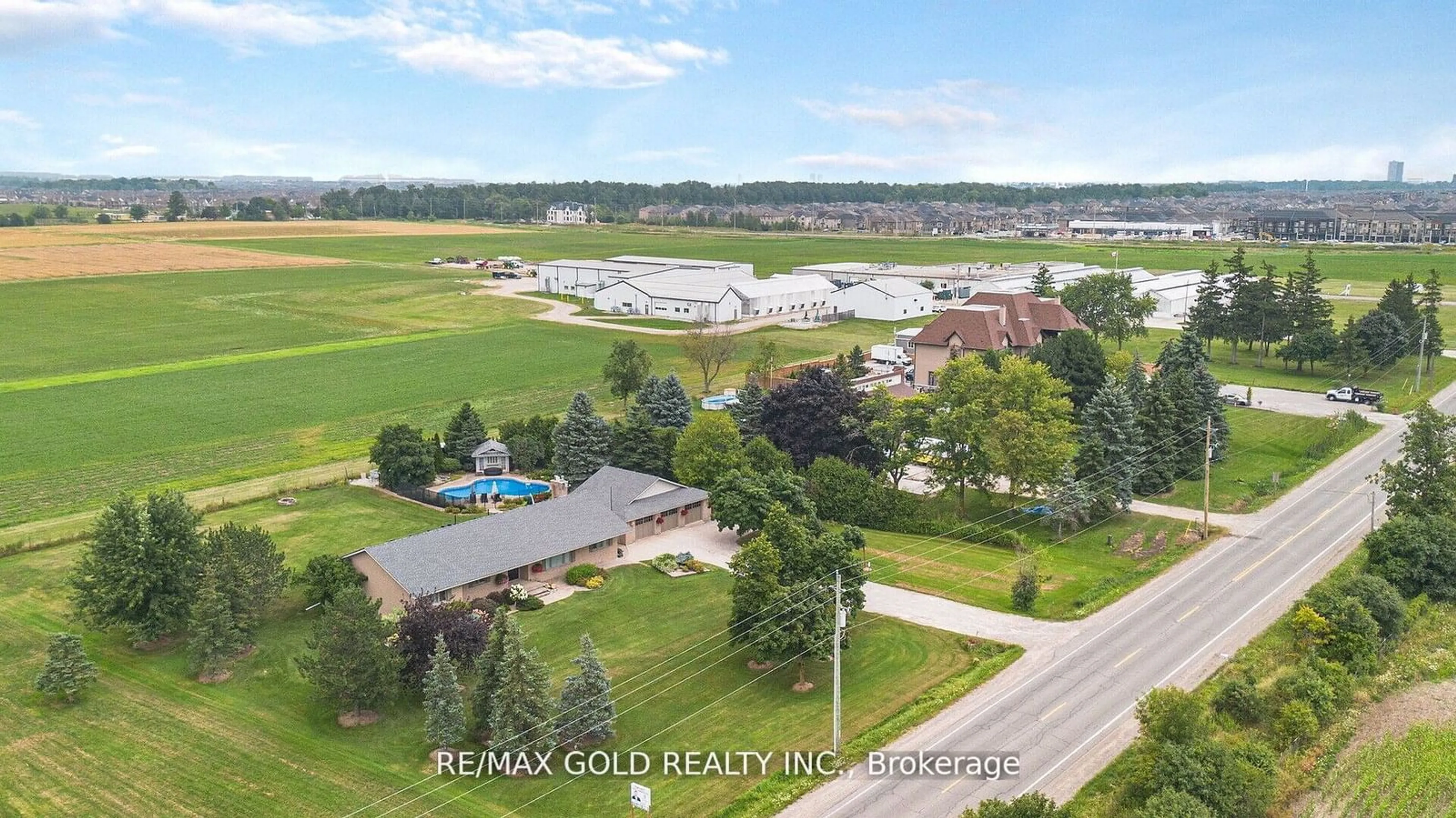 A pic from outside/outdoor area/front of a property/back of a property/a pic from drone, mountain view for 12165 Mississauga Rd, Caledon Ontario L7C 1X1