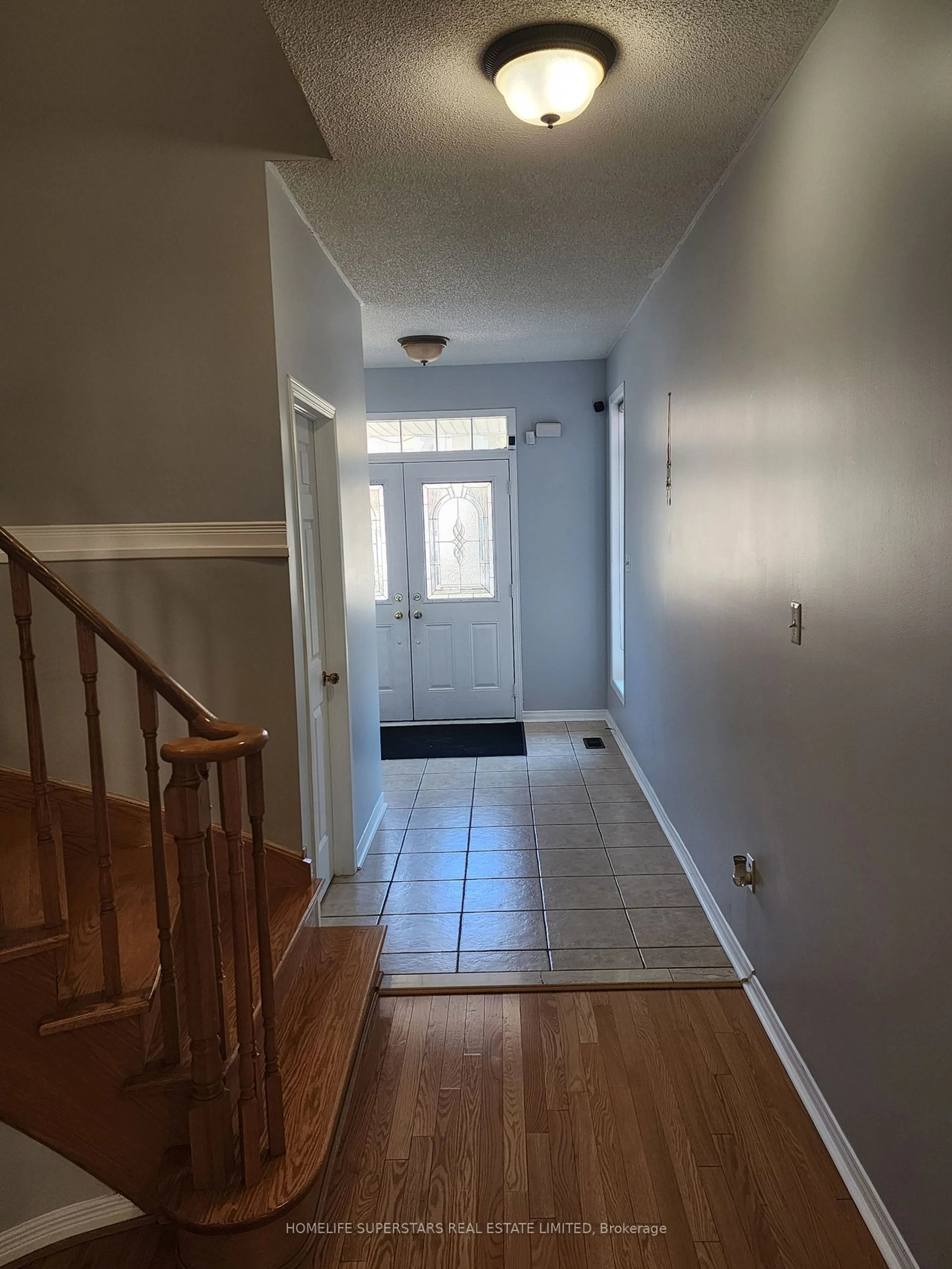 Indoor entryway for 14 Beckenham Rd, Brampton Ontario L6P 2L7