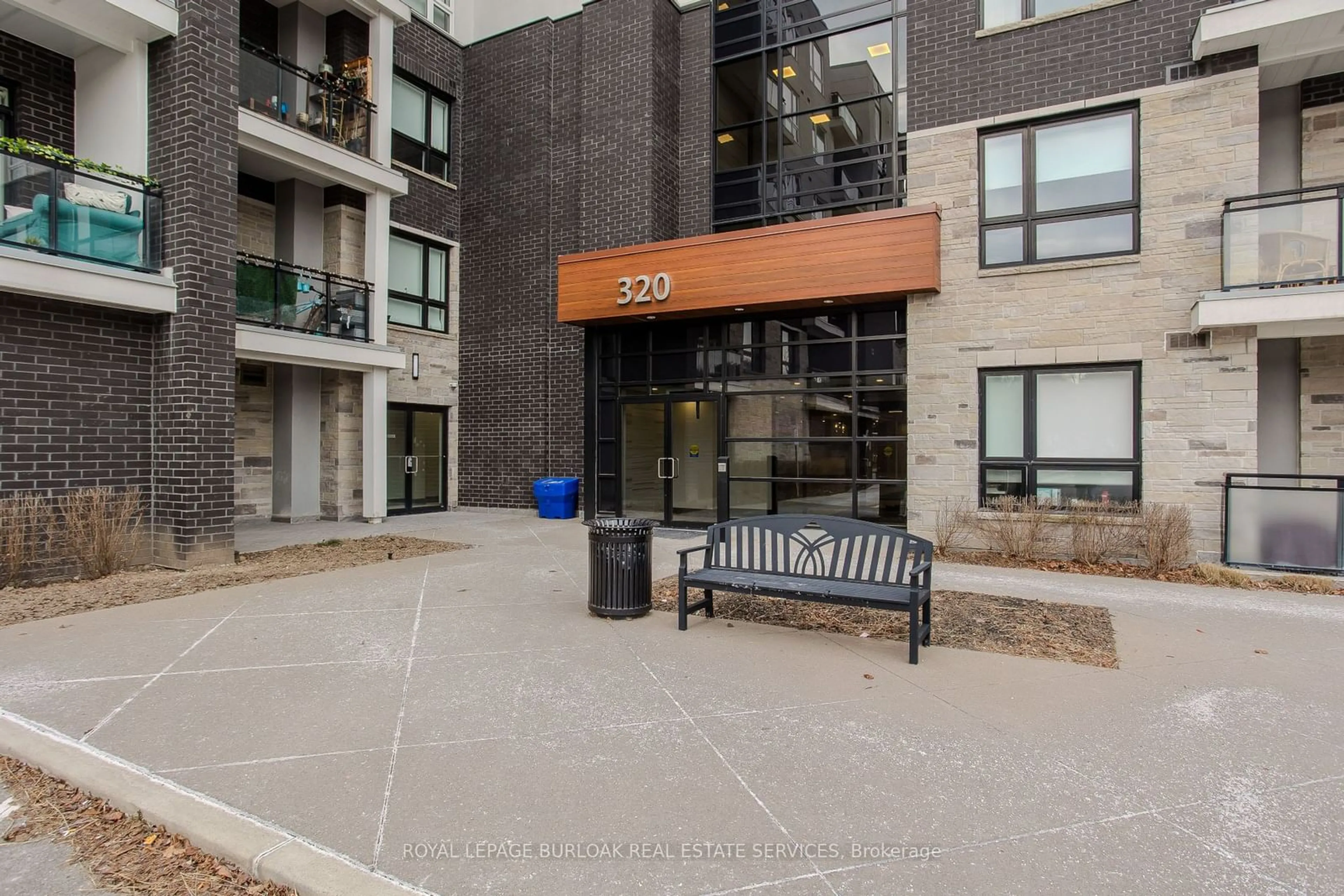 Patio, street for 320 Plains Rd #517, Burlington Ontario L7T 0C1