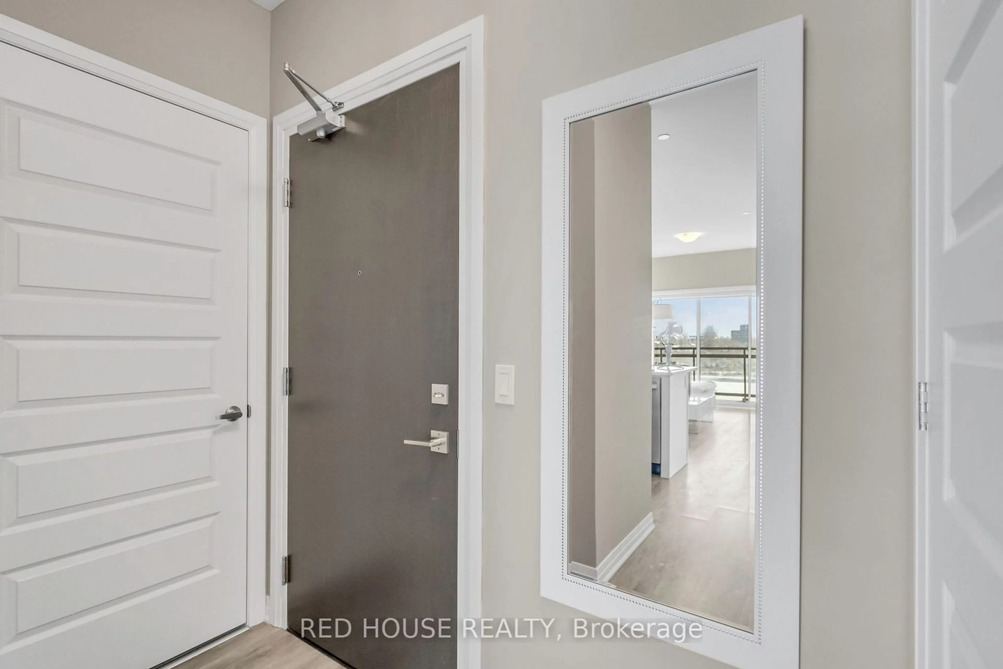 Indoor entryway for 102 Grovewood Common #324, Oakville Ontario L6H 0X2