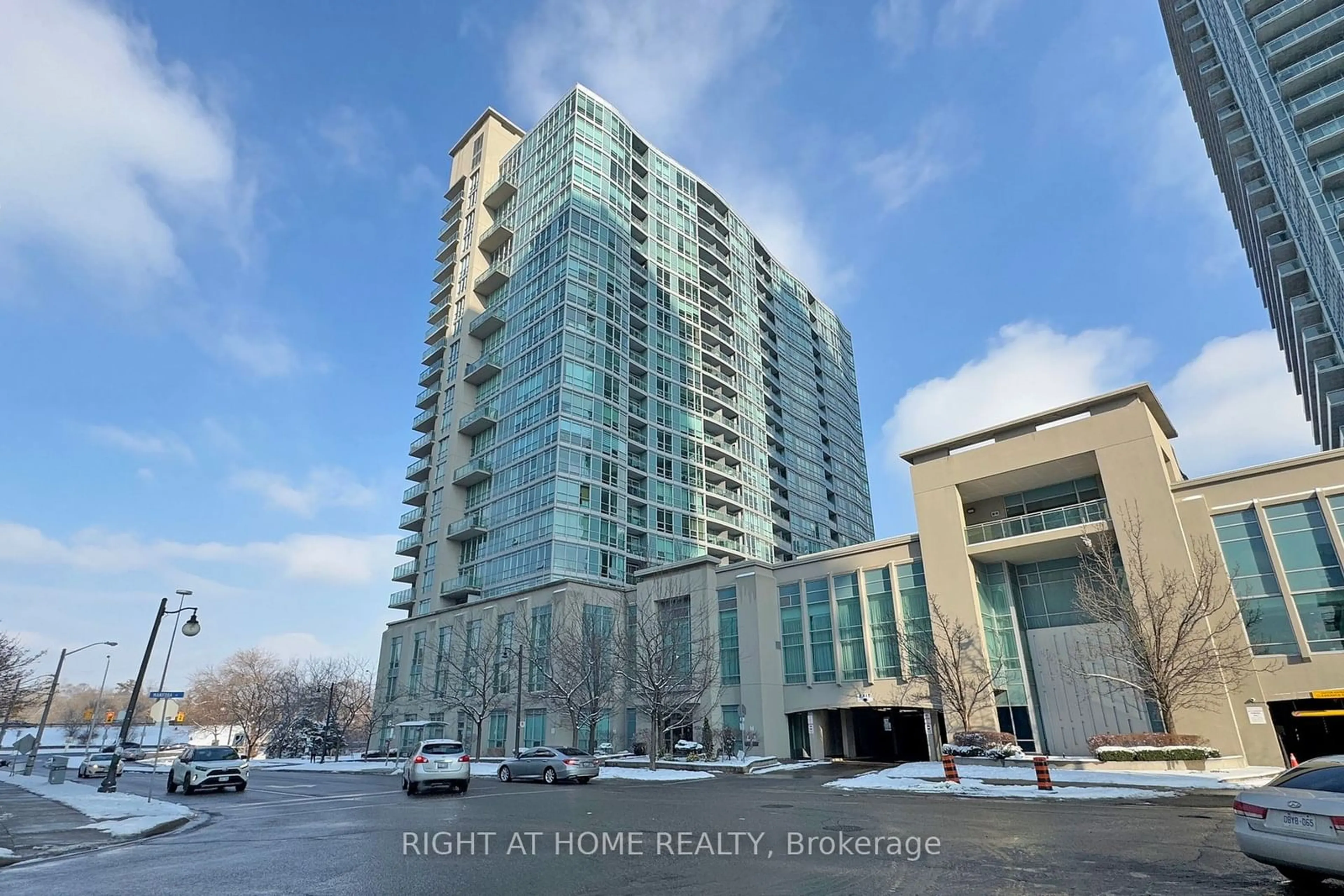 Indoor foyer for 185 Legion Rd #2207, Toronto Ontario M8Y 0A1