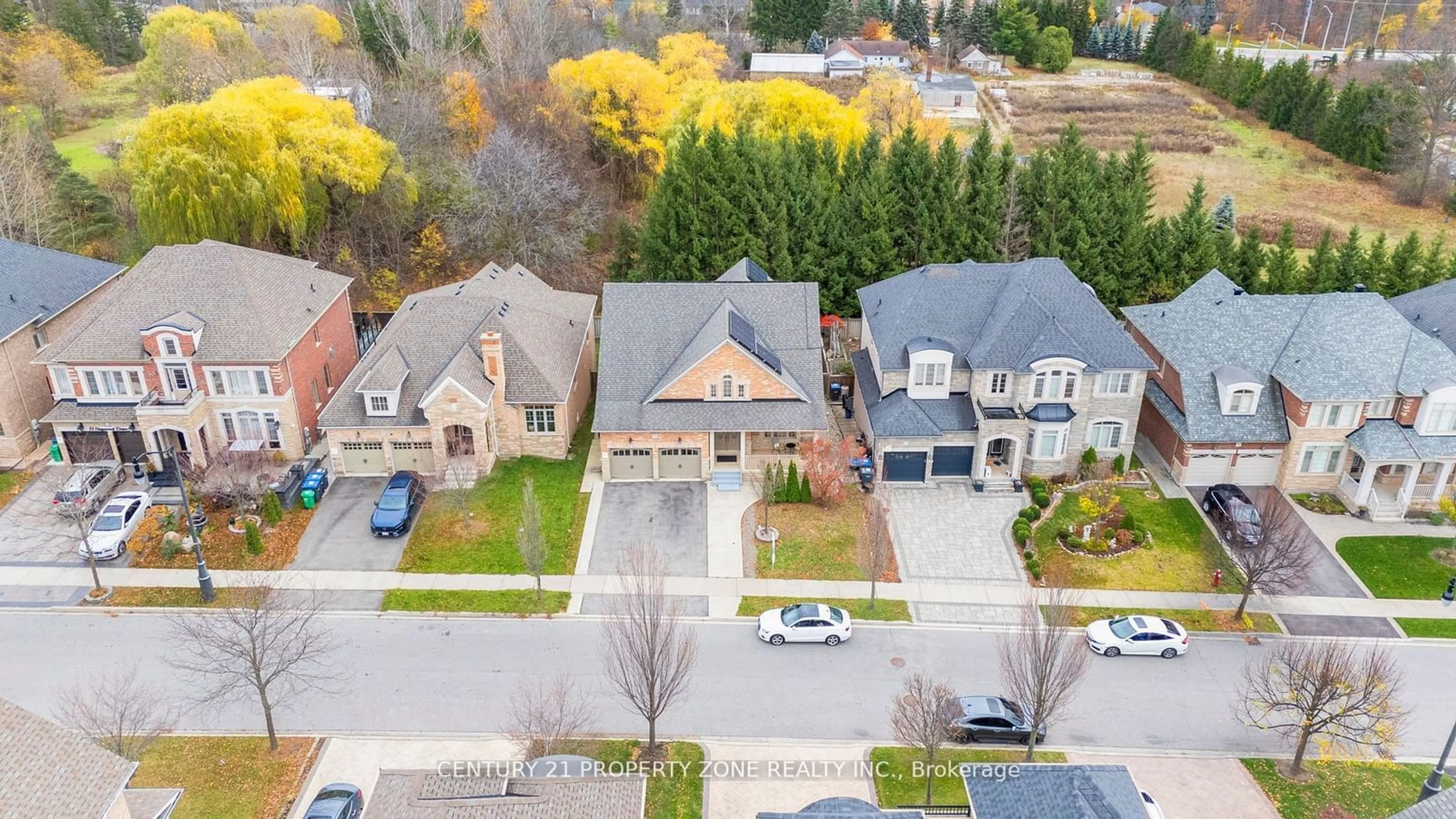 A pic from outside/outdoor area/front of a property/back of a property/a pic from drone, street for 9 Haywoood Dr, Brampton Ontario L6X 0W1