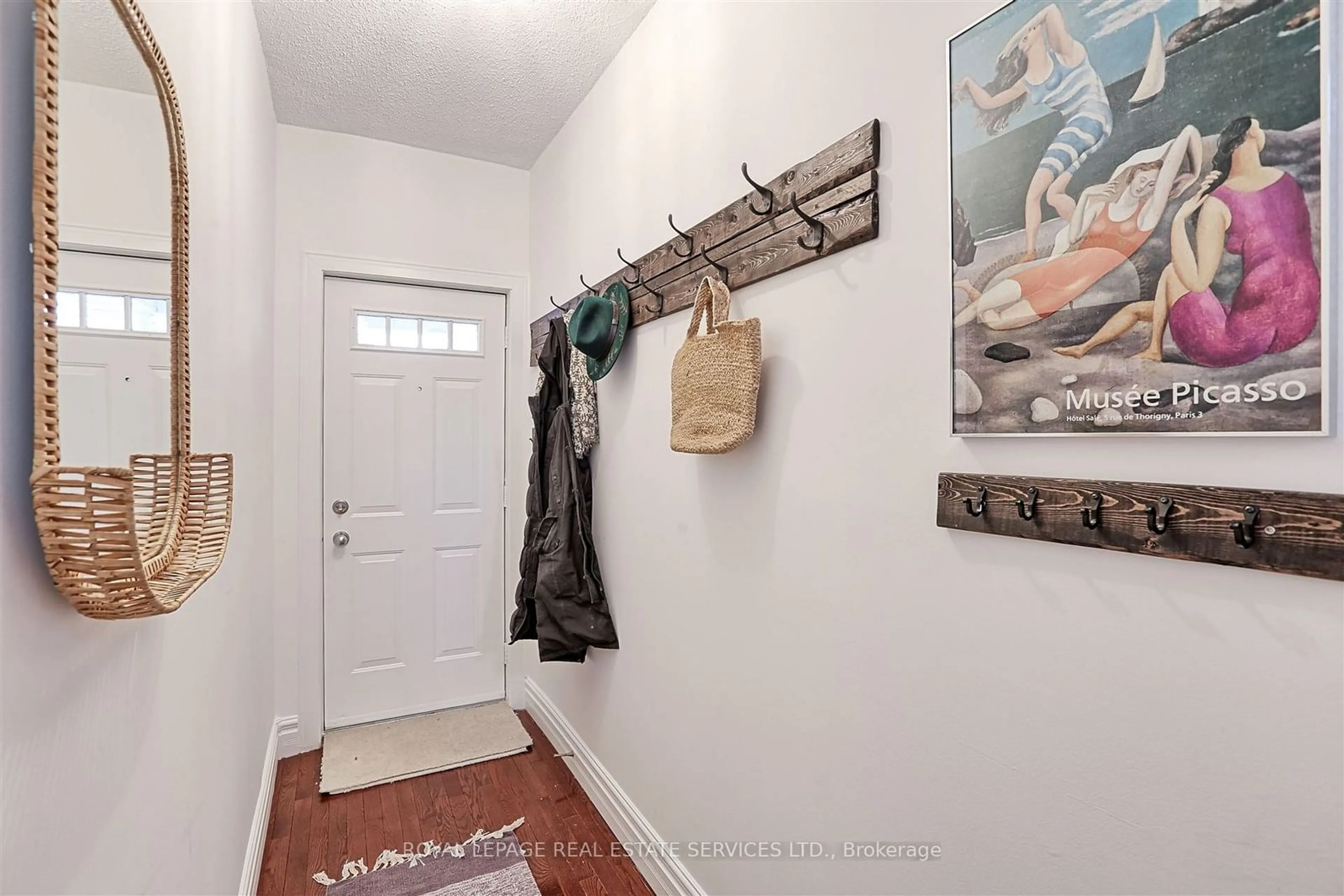 Indoor entryway for 354 Wallace Ave, Toronto Ontario M6P 3P2