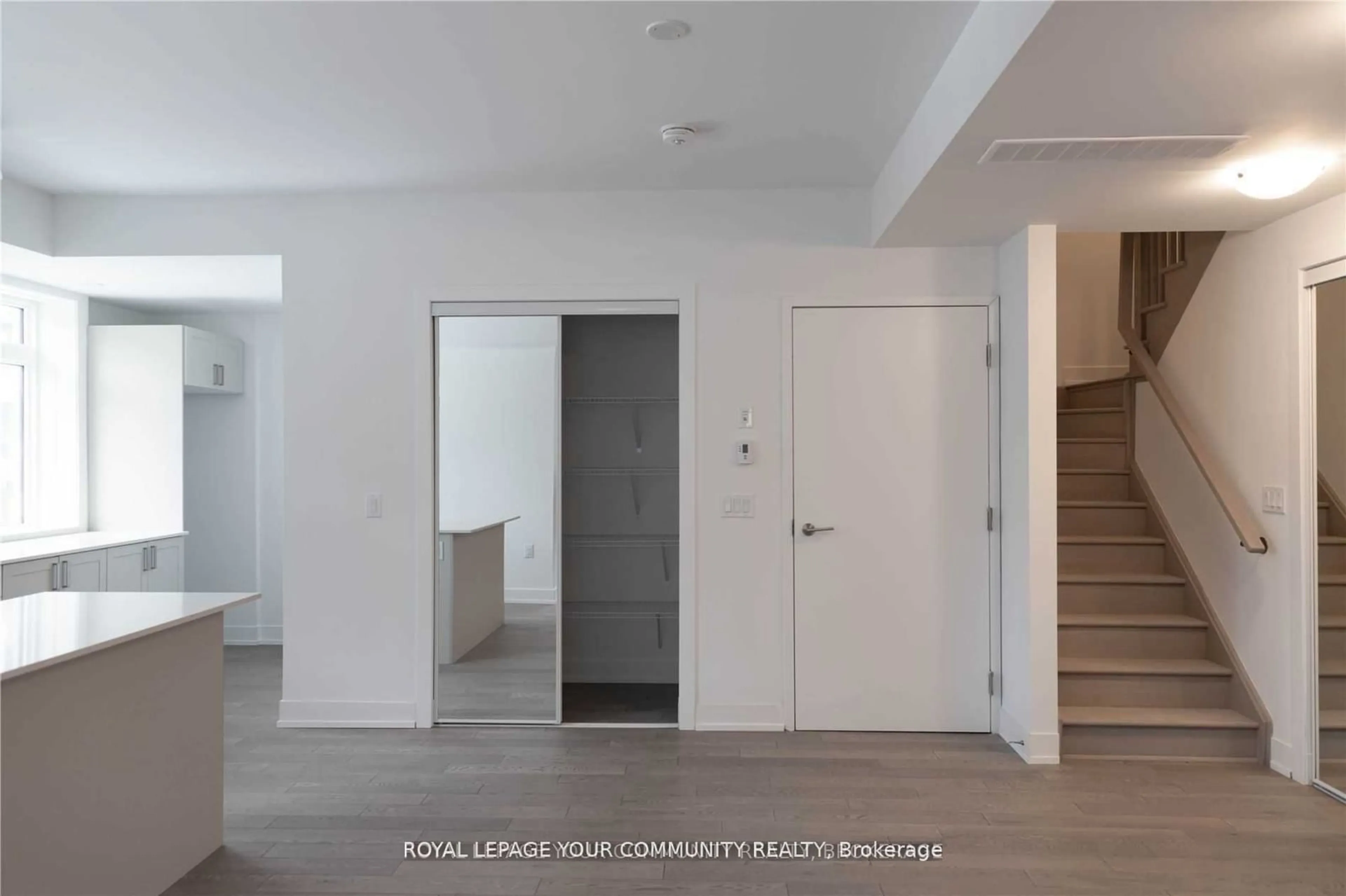 Indoor entryway for 1060 Douglas McCurdy Comm Rd #238, Mississauga Ontario L5L 3H9