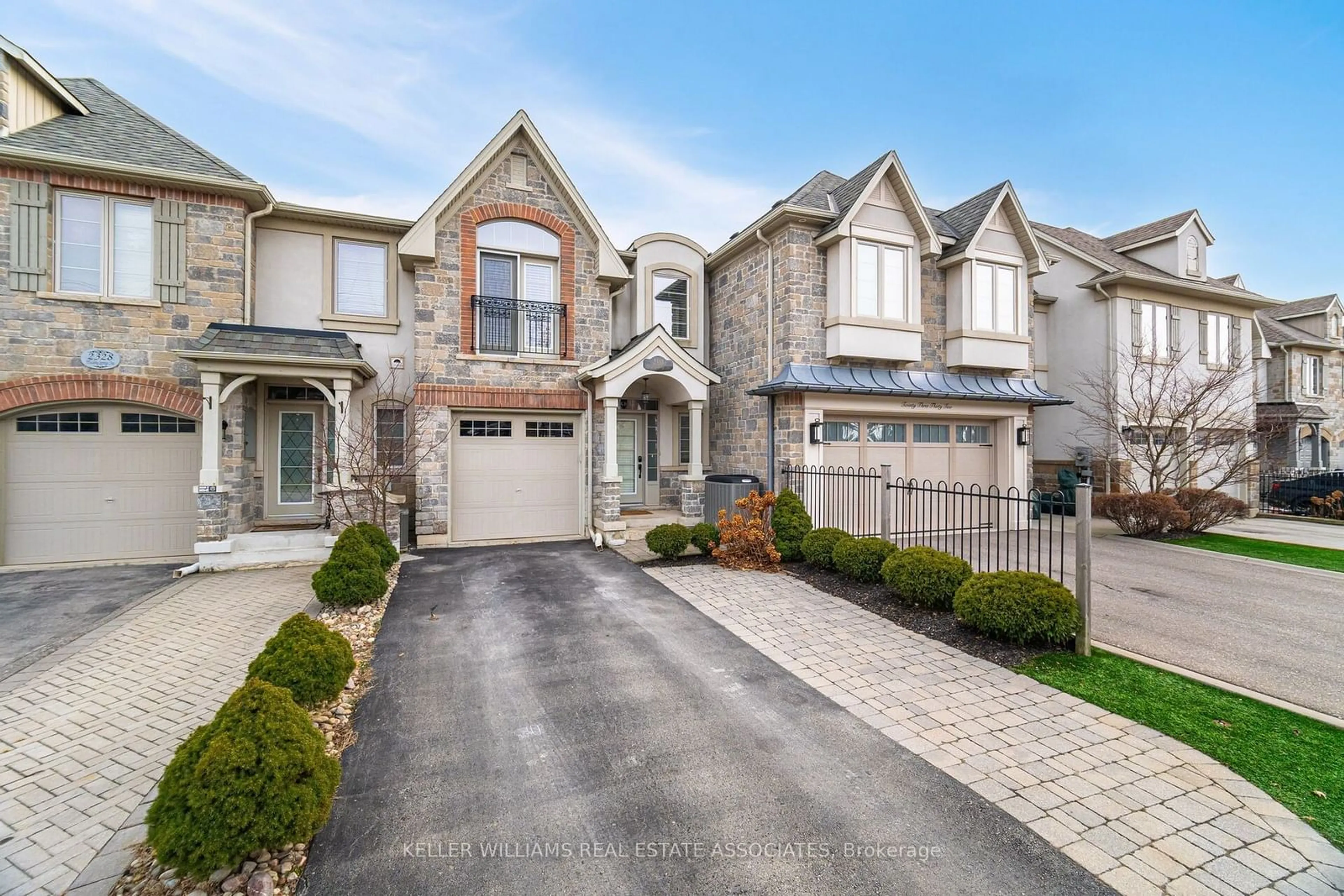 Home with brick exterior material, street for 2330 Whistling Springs Cres, Oakville Ontario L6M 0C3