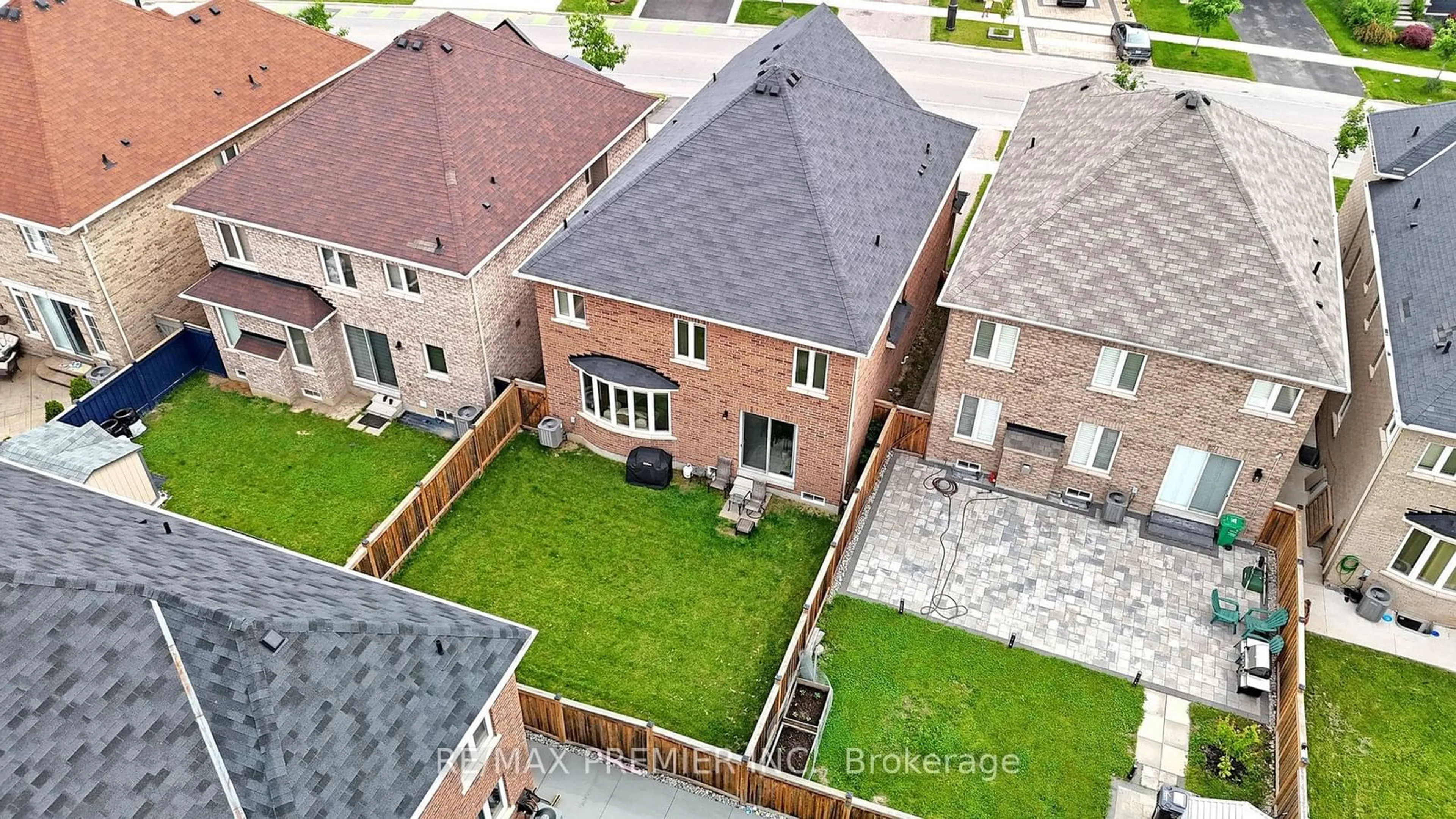 A pic from outside/outdoor area/front of a property/back of a property/a pic from drone, street for 288 Elbern Markell Dr, Brampton Ontario L6X 5K9