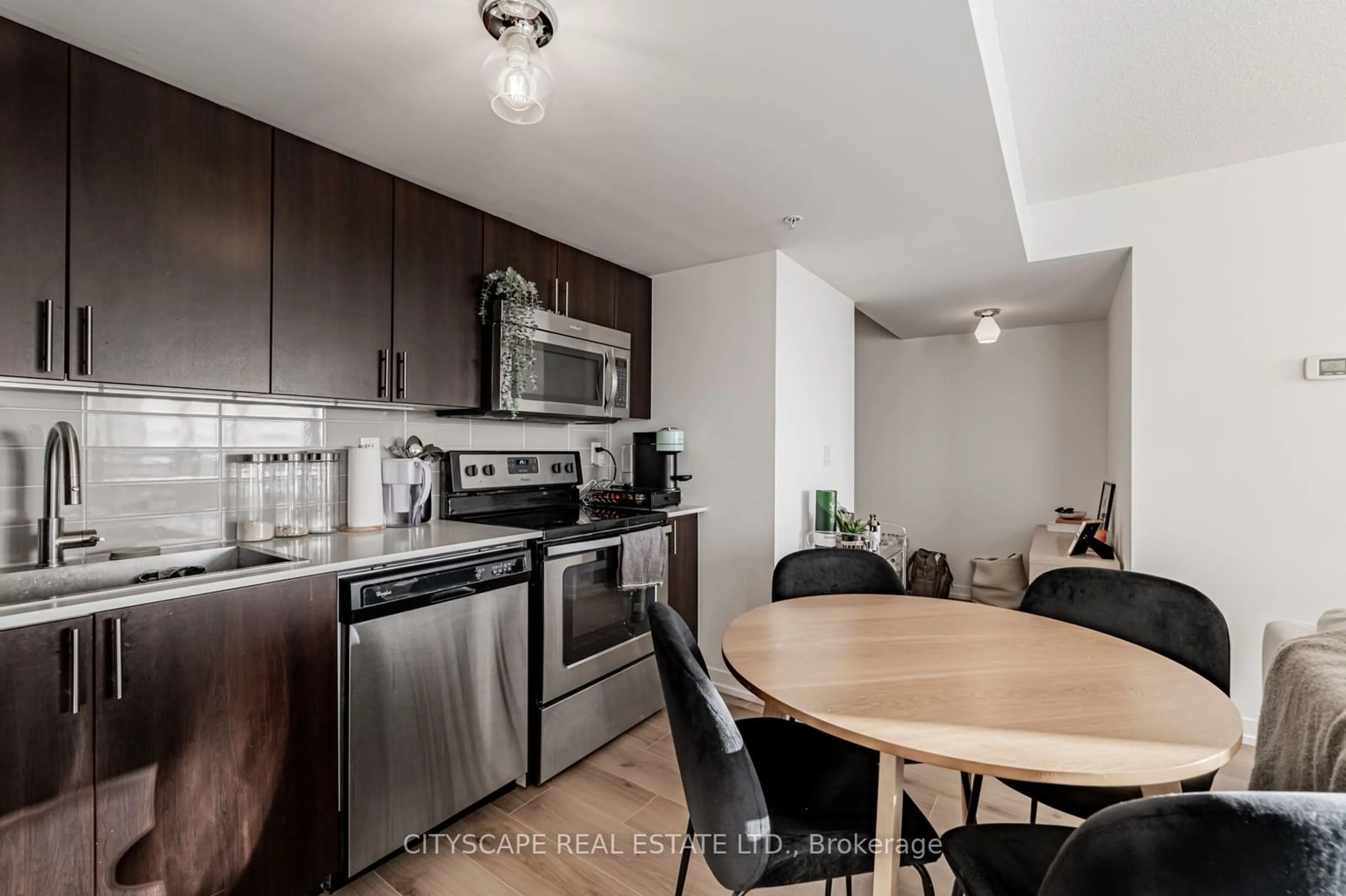 Standard kitchen, unknown for 1410 Dupont St #2206, Toronto Ontario M6H 2B1