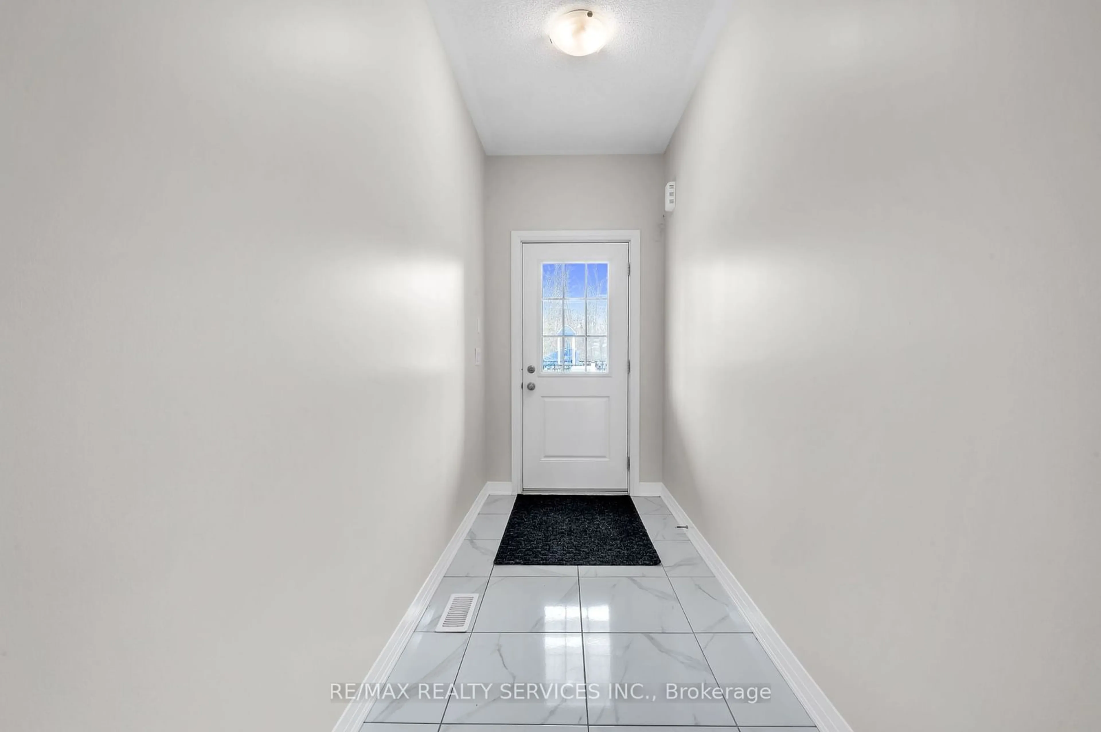 Indoor entryway for 41 Brixham Lane, Brampton Ontario L7A 5K2