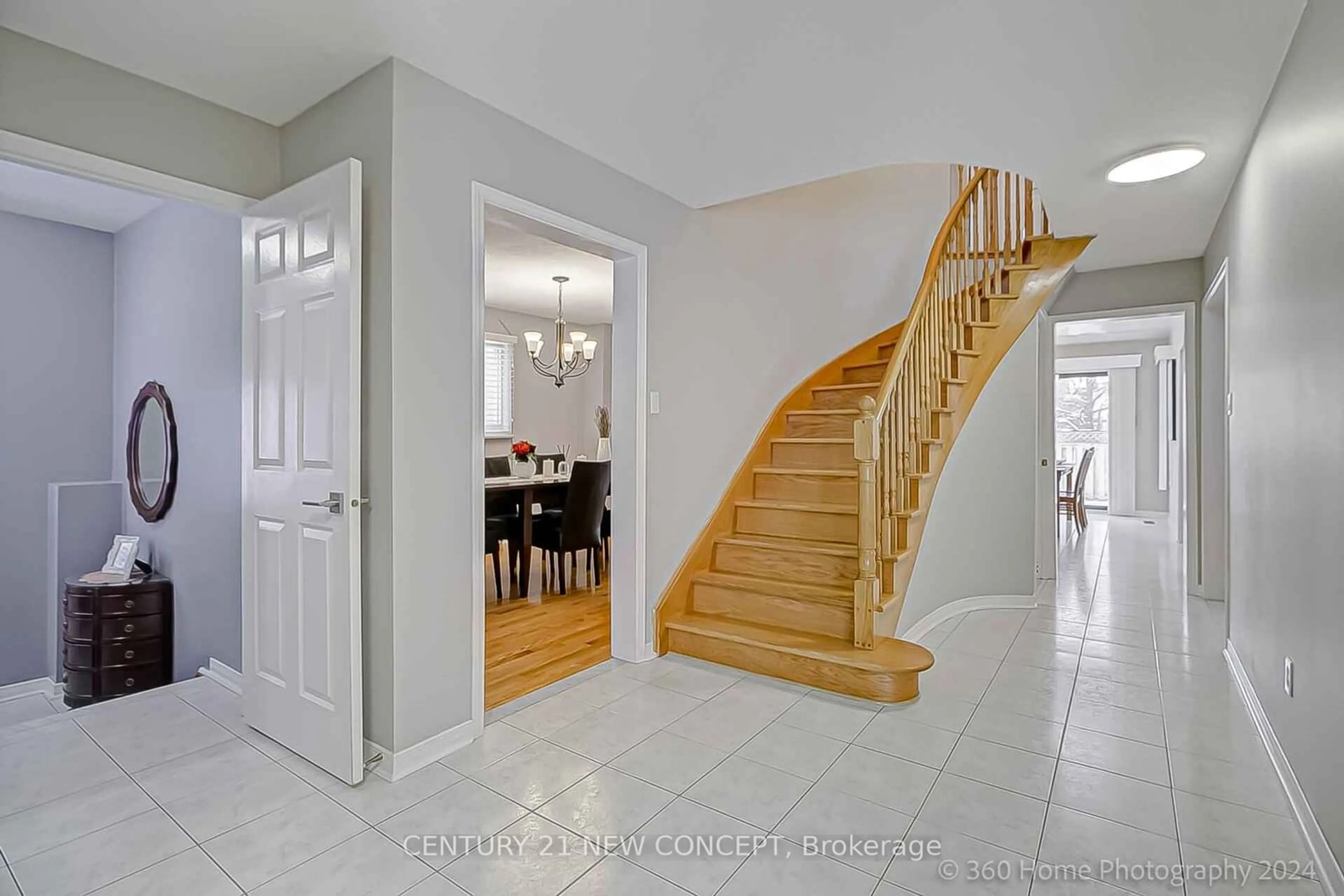 Indoor entryway for 1710 Village View Pl, Mississauga Ontario L5M 4A7