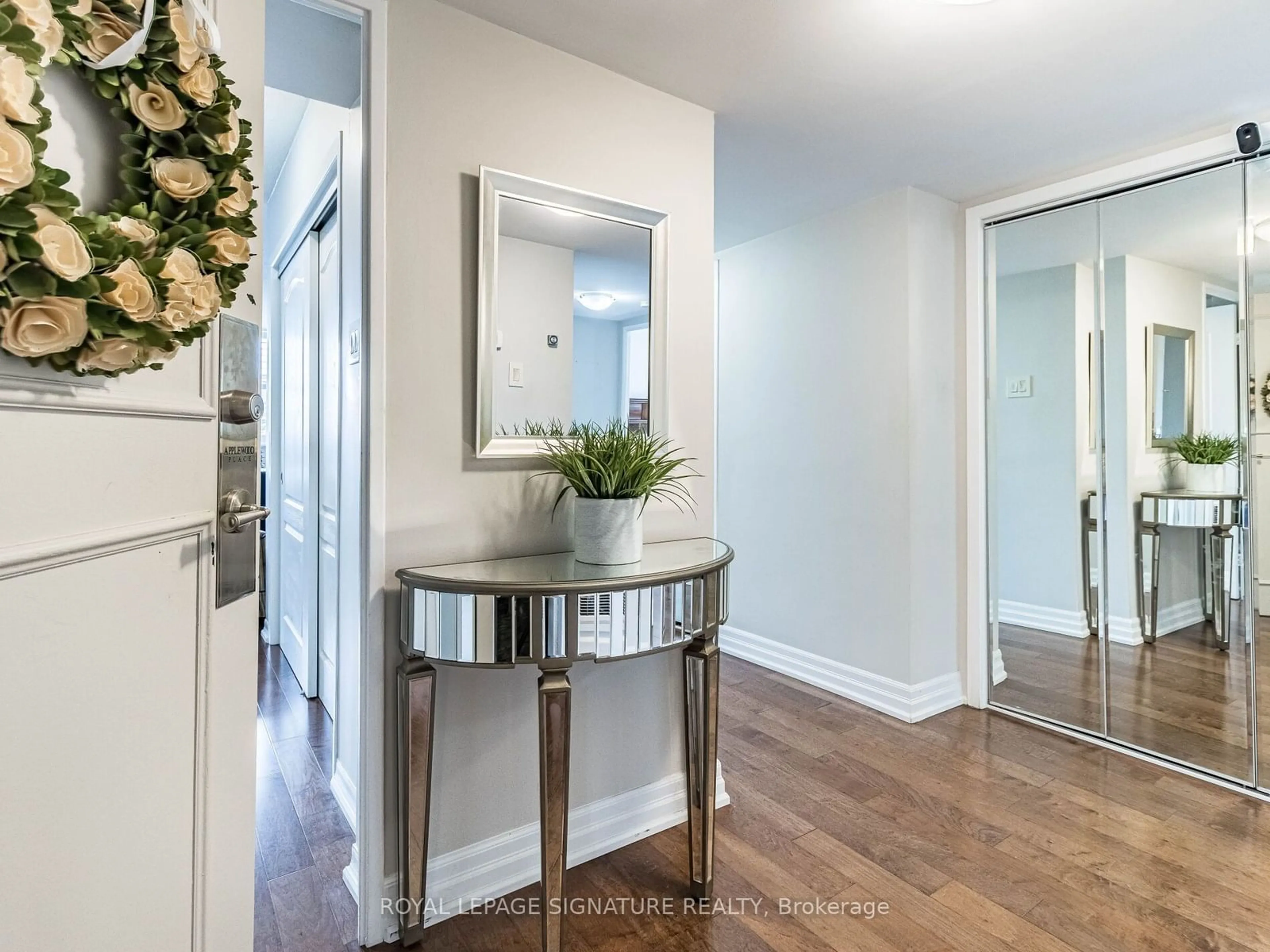 Indoor entryway for 1333 Bloor St #316, Mississauga Ontario L4Y 3T6