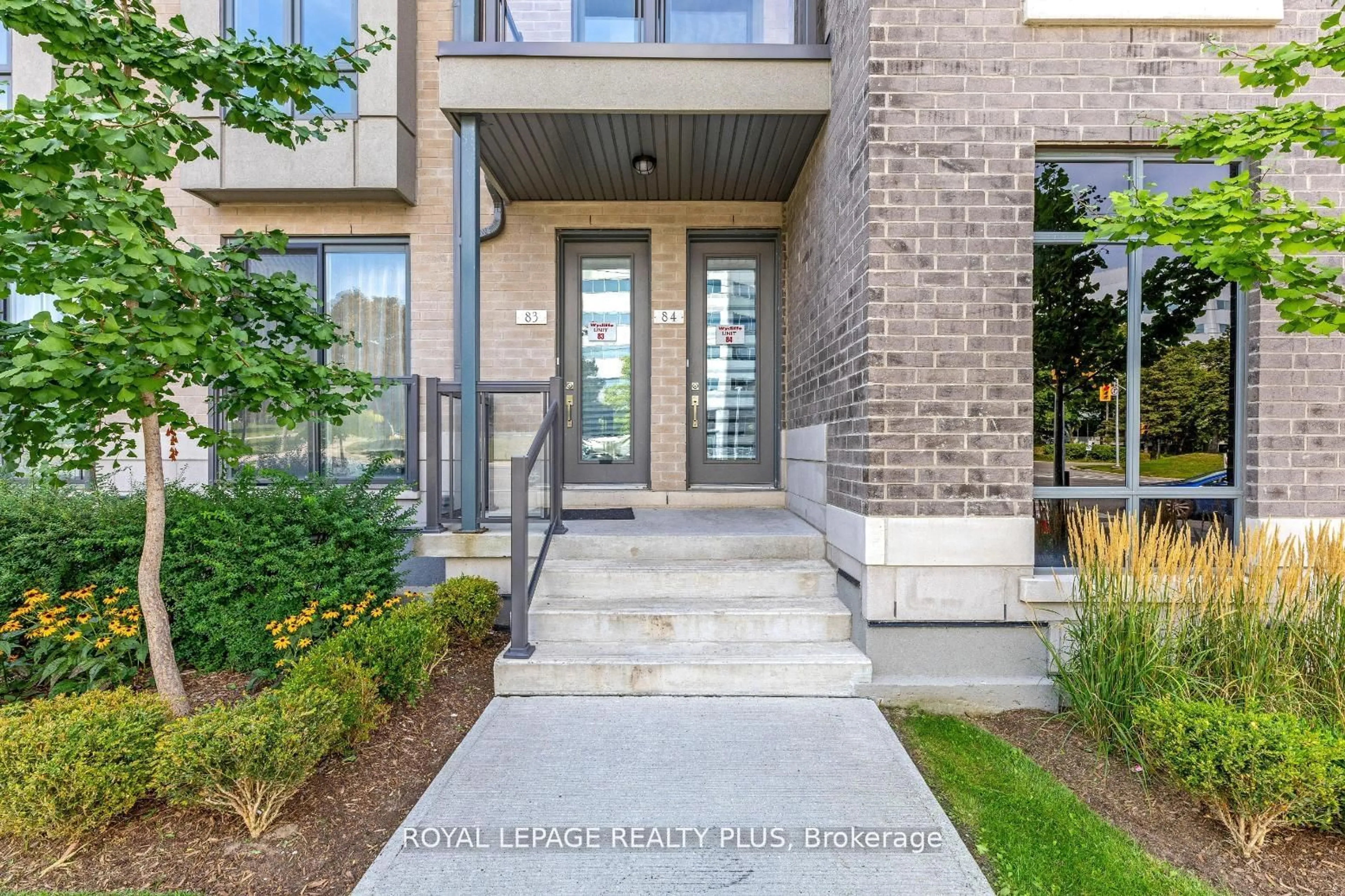 Indoor entryway for 721 Lawrence Ave #84, Toronto Ontario M6A 1B4