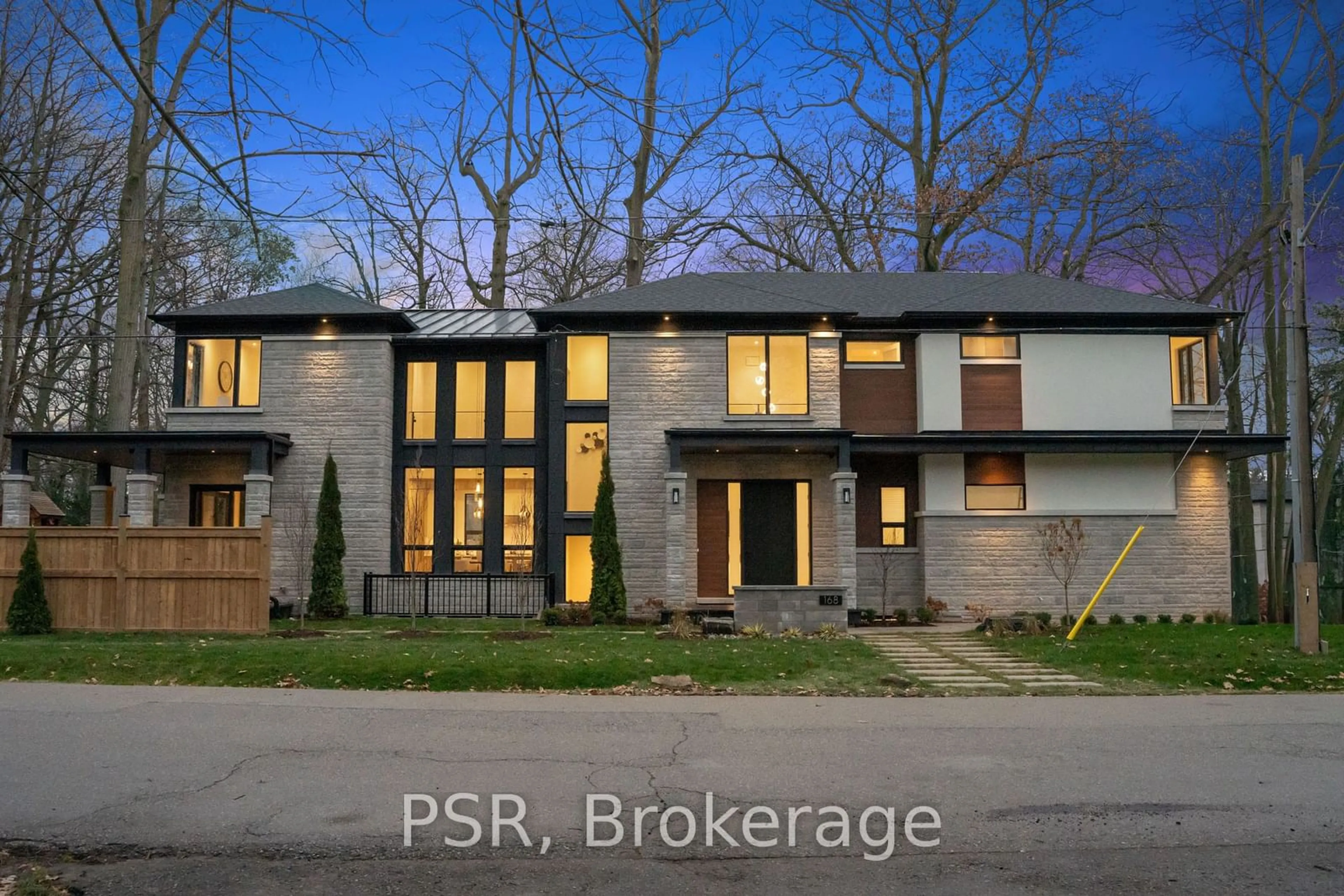 Home with brick exterior material, street for 168 Kenollie Ave, Mississauga Ontario L5G 2H8