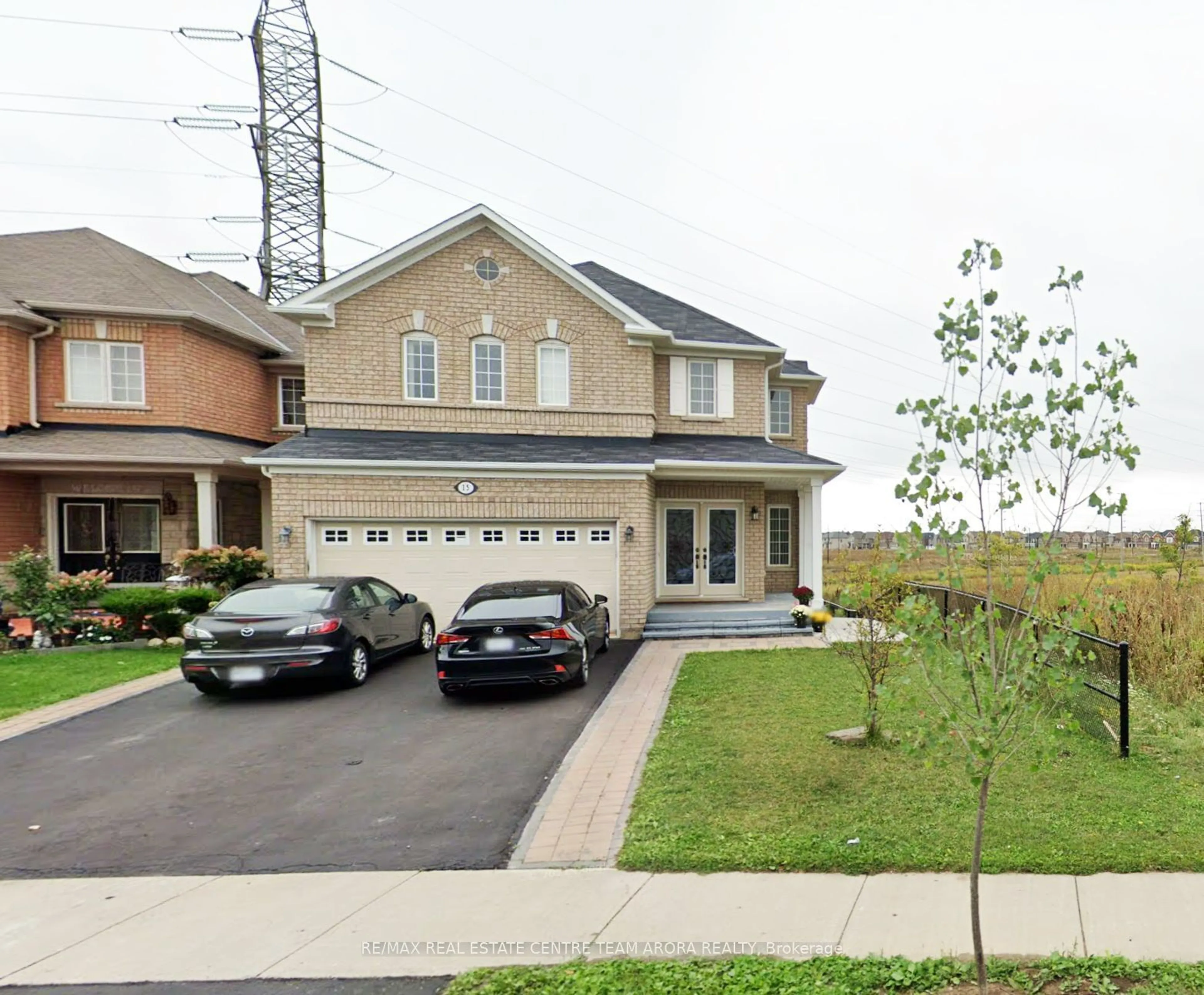 A pic from outside/outdoor area/front of a property/back of a property/a pic from drone, street for 15 Roundstone Dr, Brampton Ontario L6X 0K7