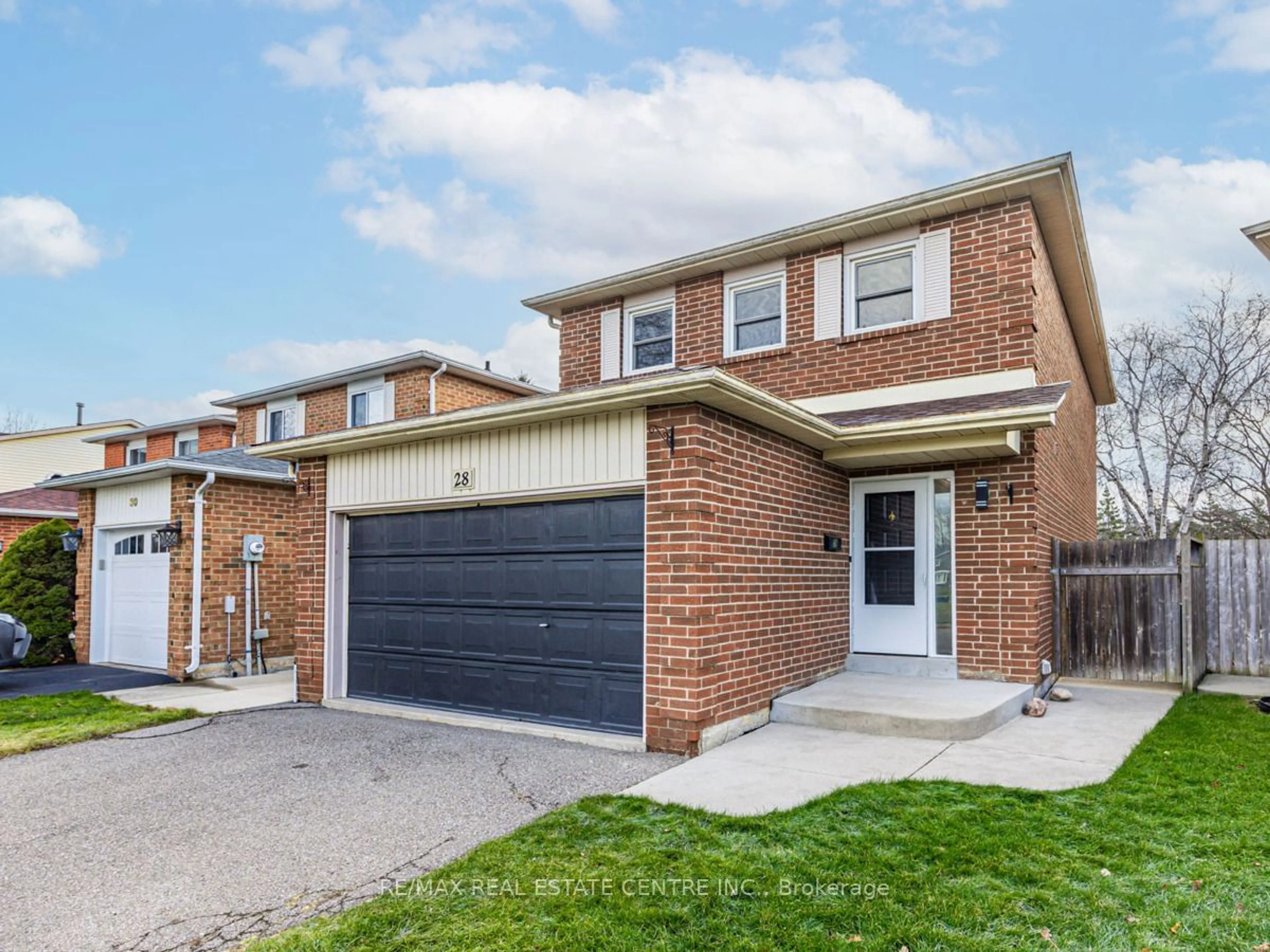 Home with brick exterior material, street for 28 Huntley Crt, Brampton Ontario L6Z 1X8