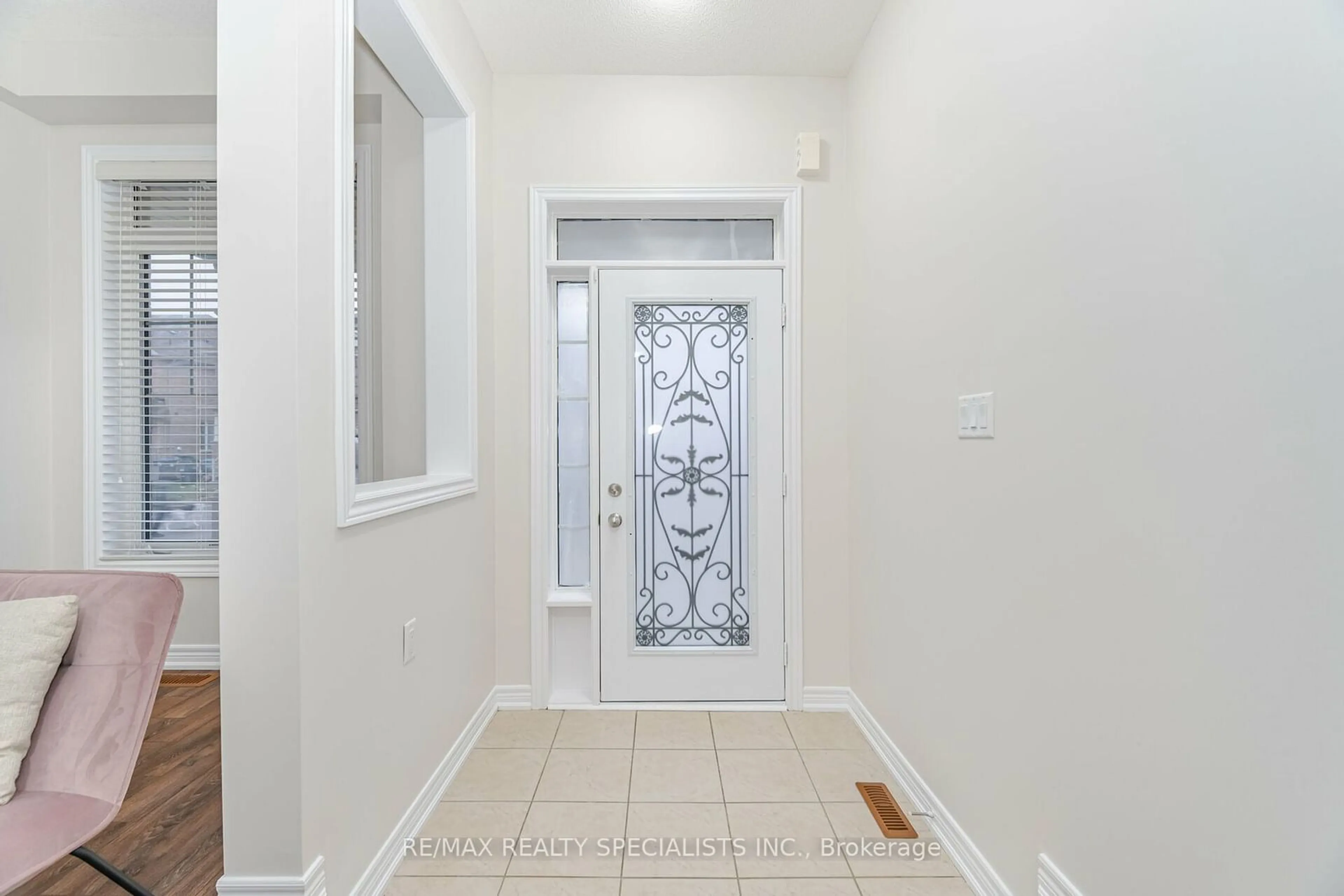 Indoor entryway for 90 Truro Circ, Brampton Ontario L7A 4E5