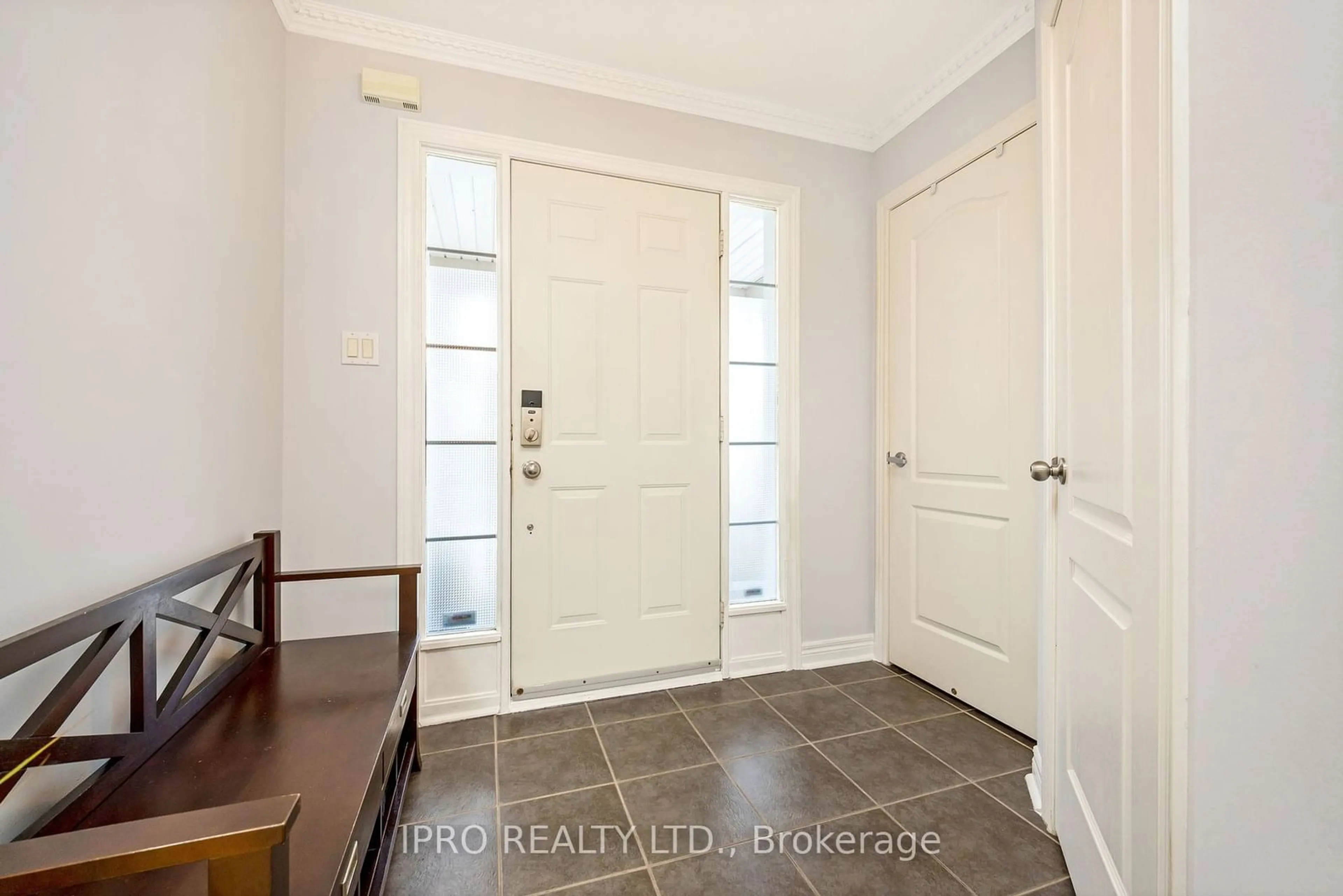 Indoor entryway for 39 Silver Egret Rd, Brampton Ontario L7A 3P6