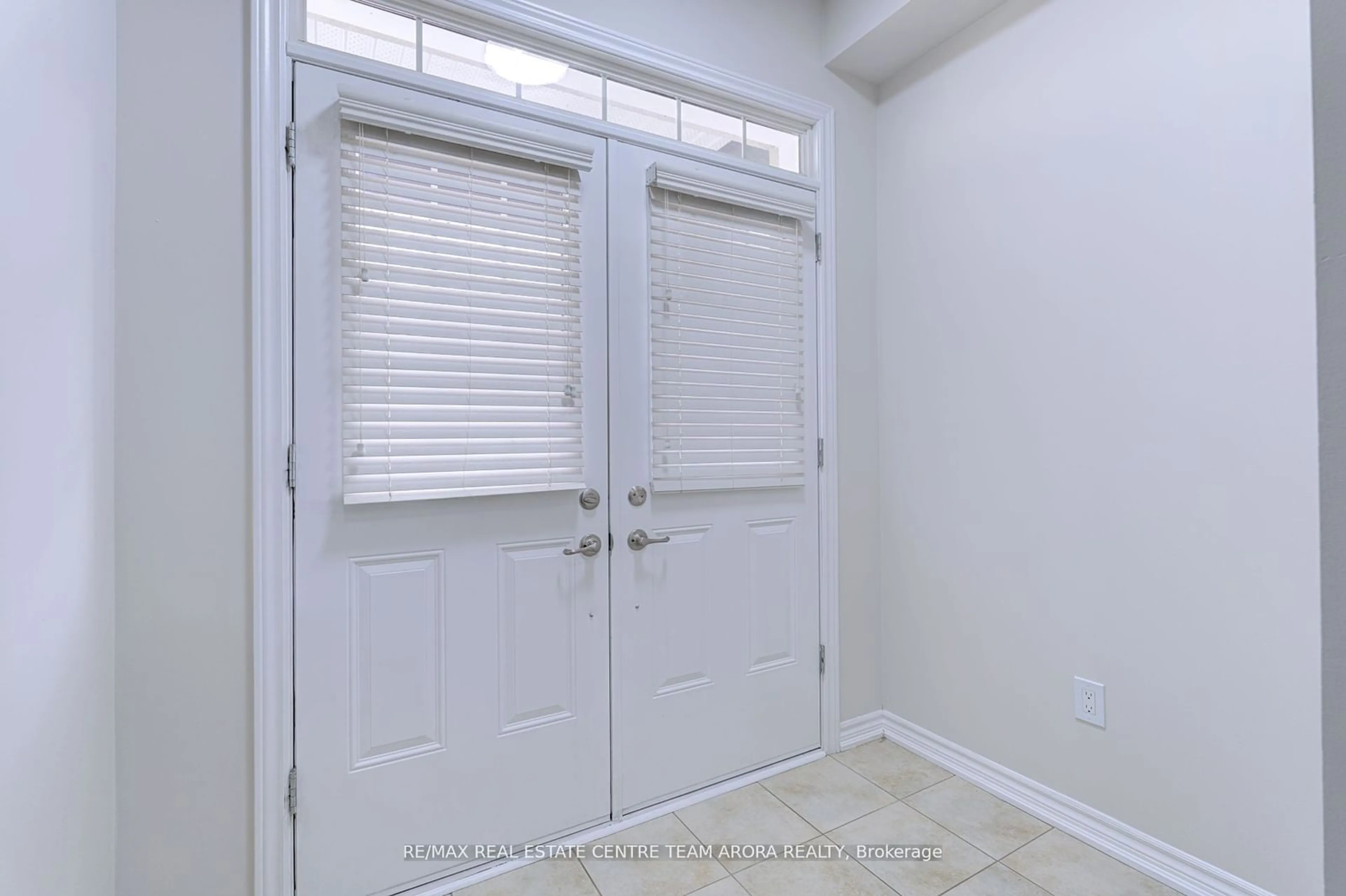 Indoor entryway for 14 Hines St, Brampton Ontario L7A 4X5