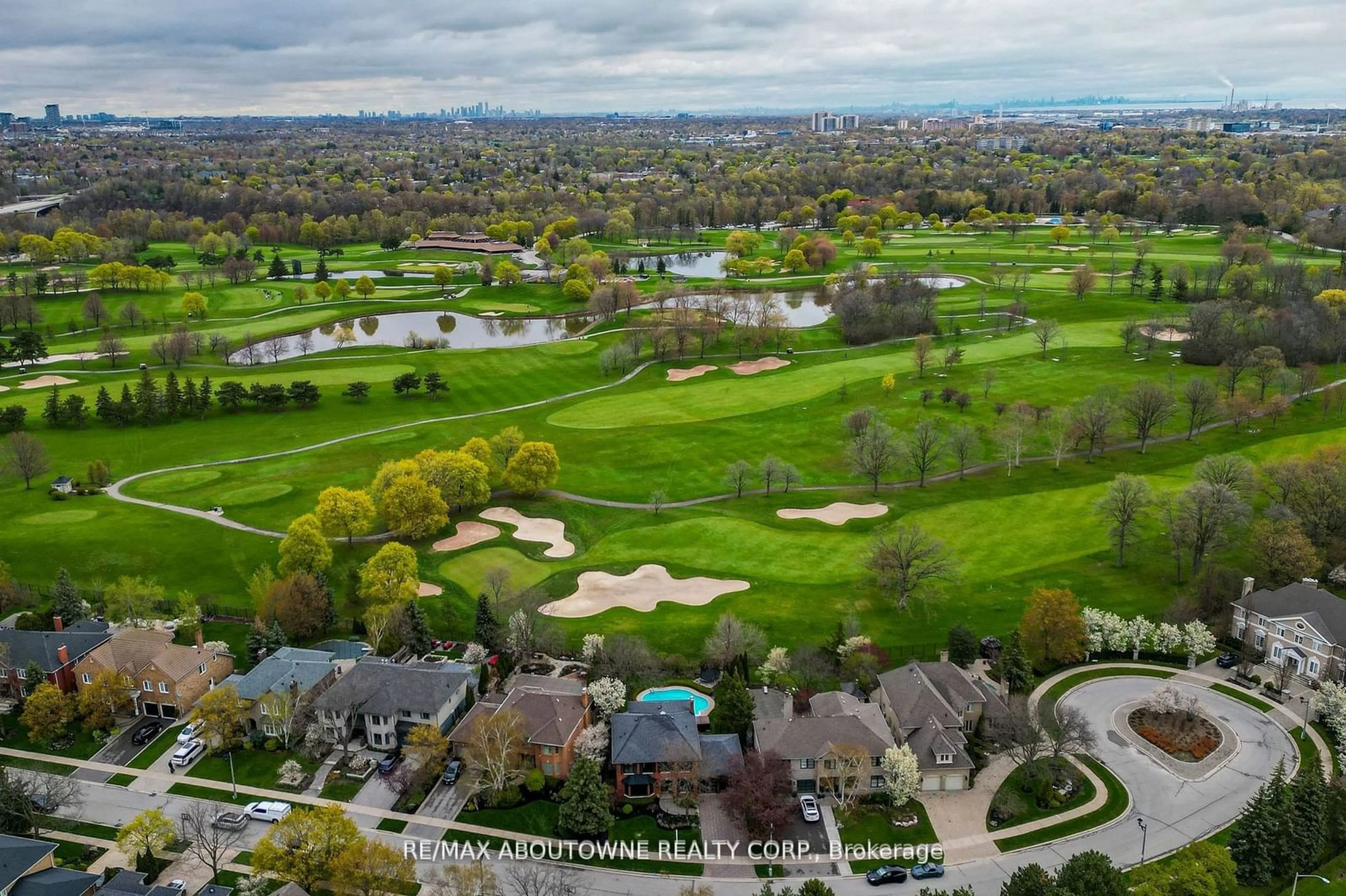 A pic from outside/outdoor area/front of a property/back of a property/a pic from drone, water/lake/river/ocean view for 1319 Greeneagle Dr, Oakville Ontario L6M 2N1