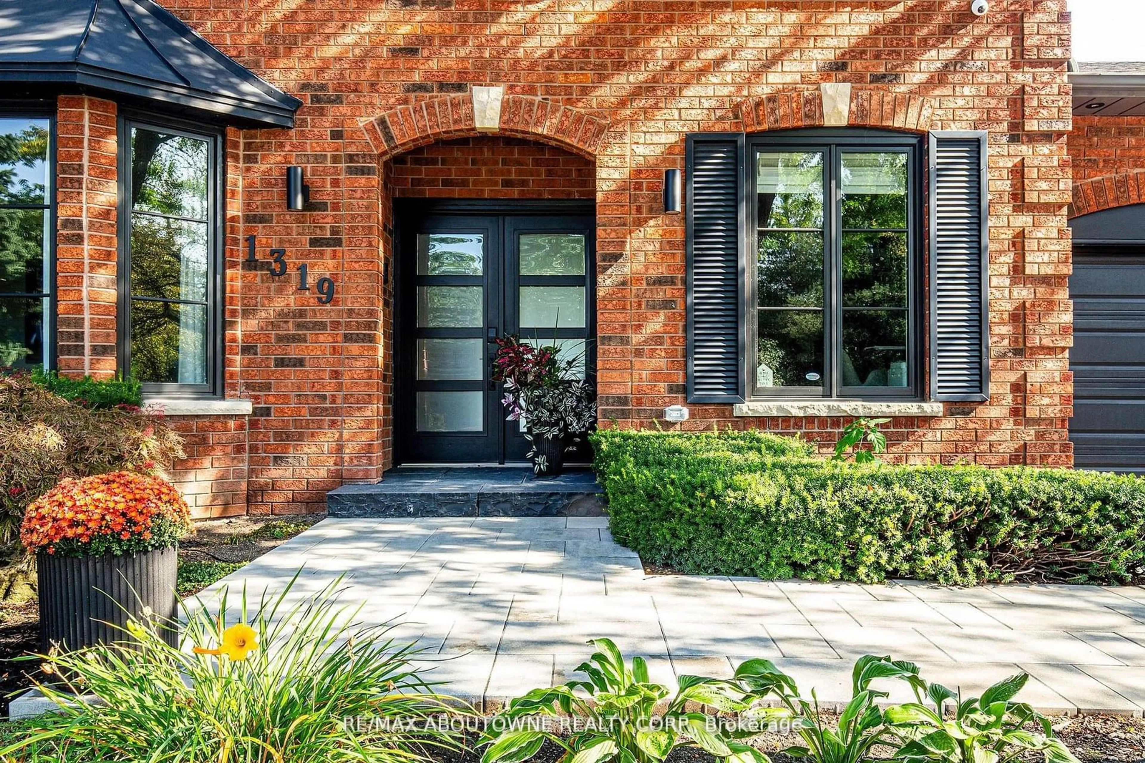 Home with brick exterior material, street for 1319 Greeneagle Dr, Oakville Ontario L6M 2N1