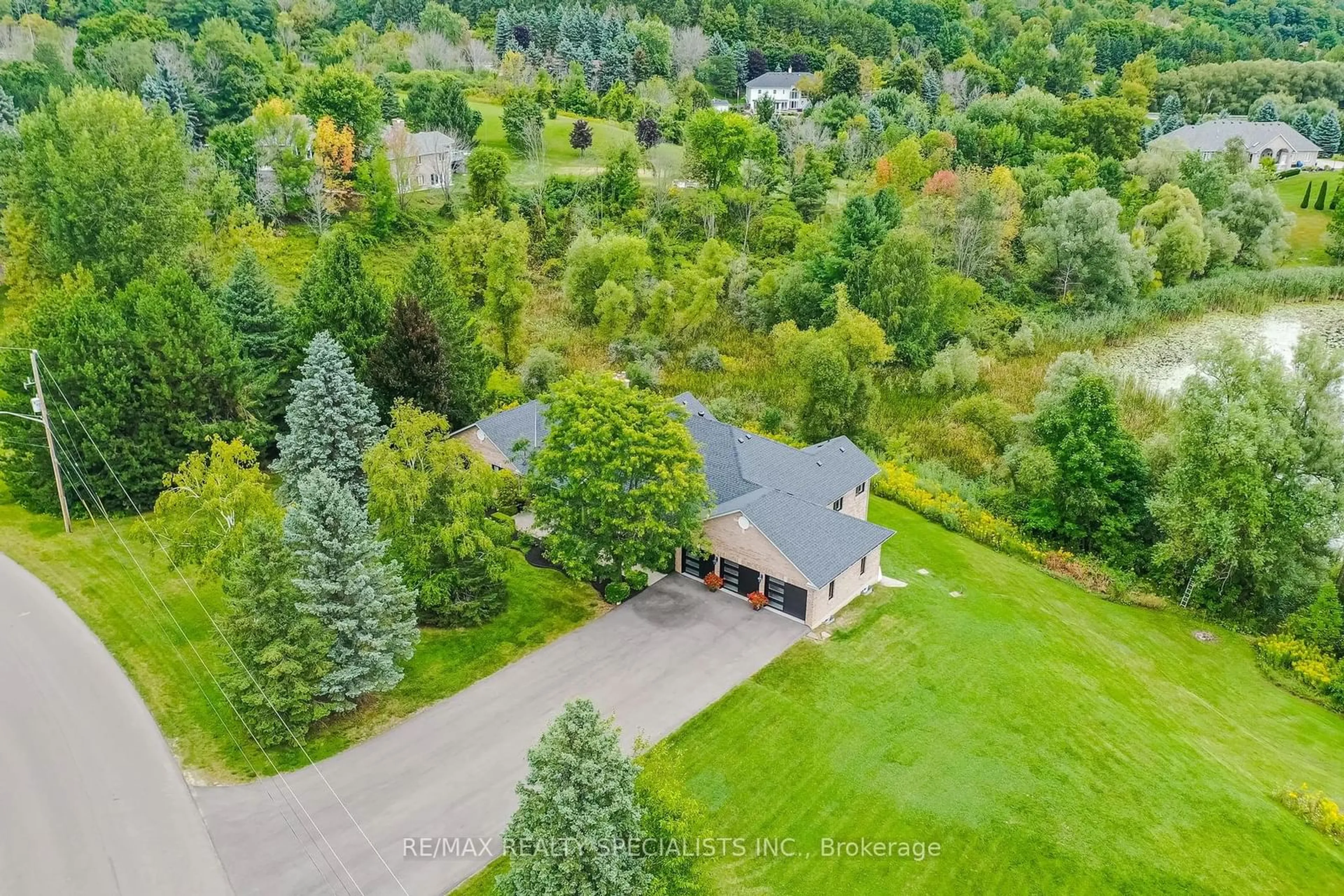 A pic from outside/outdoor area/front of a property/back of a property/a pic from drone, unknown for 41 Matson Dr, Caledon Ontario L7E 0B1