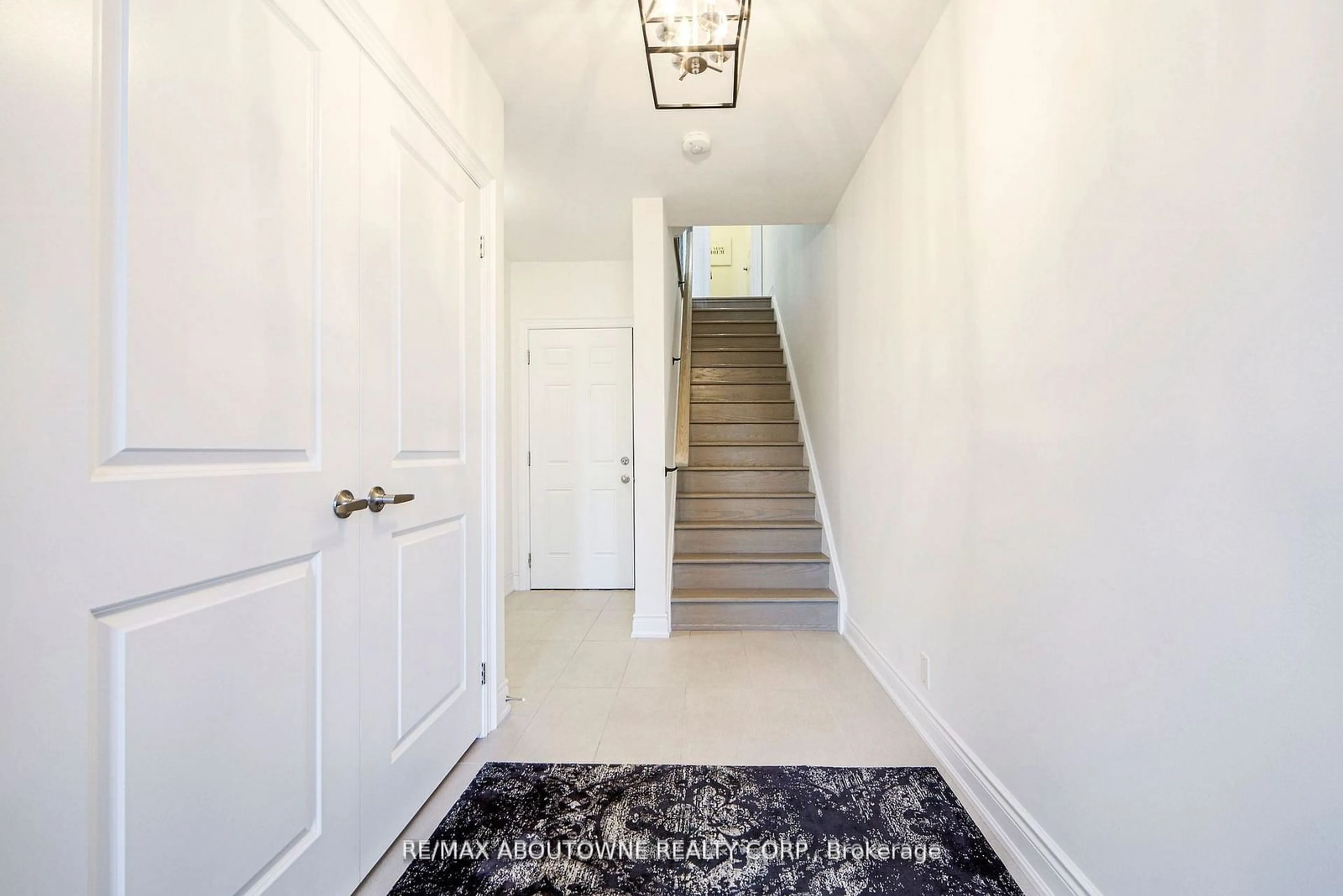 Indoor entryway for 2189 Lillykin St, Oakville Ontario L6H 7H2