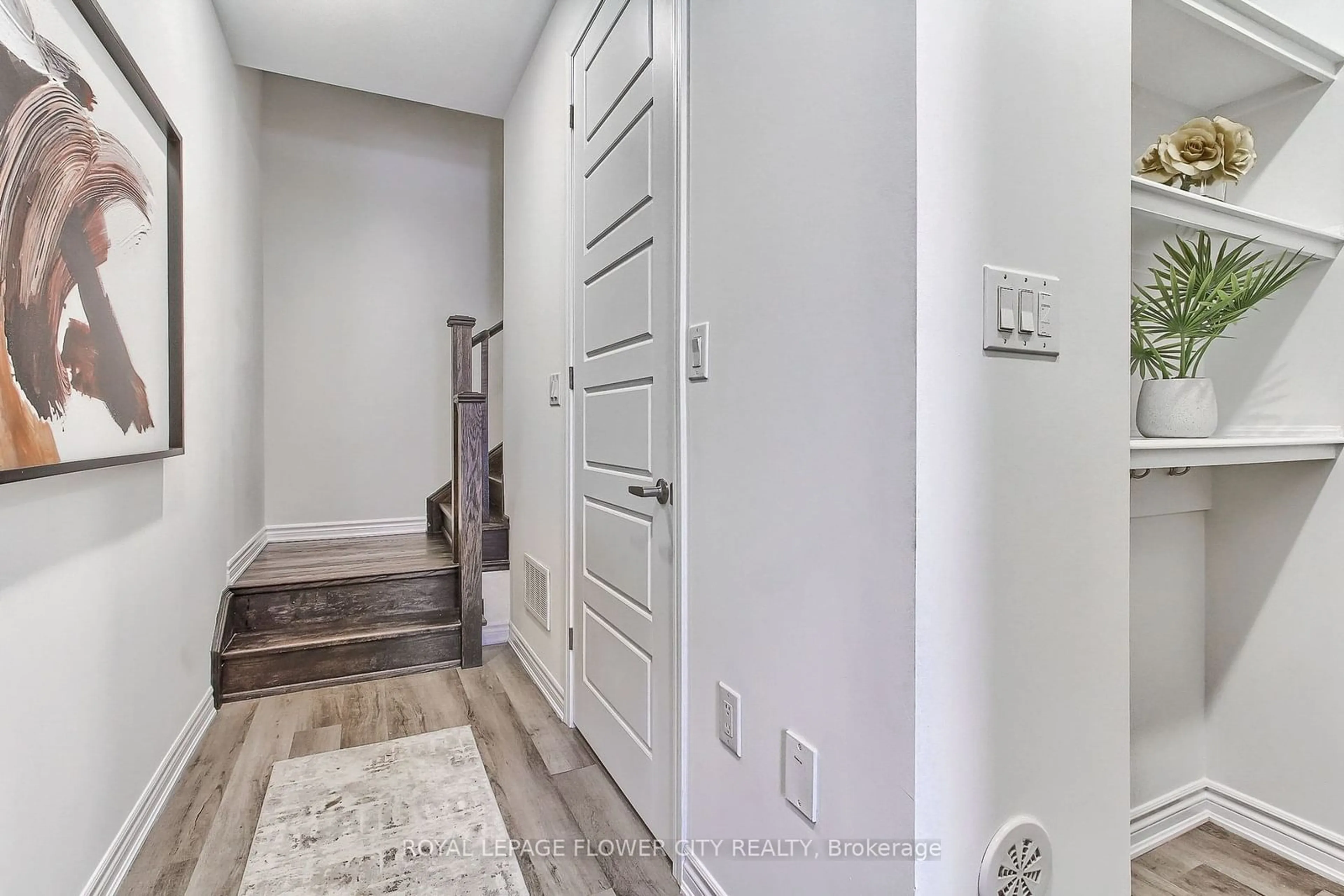 Indoor entryway for 1565 Moira Cres, Milton Ontario L9E 1Y1