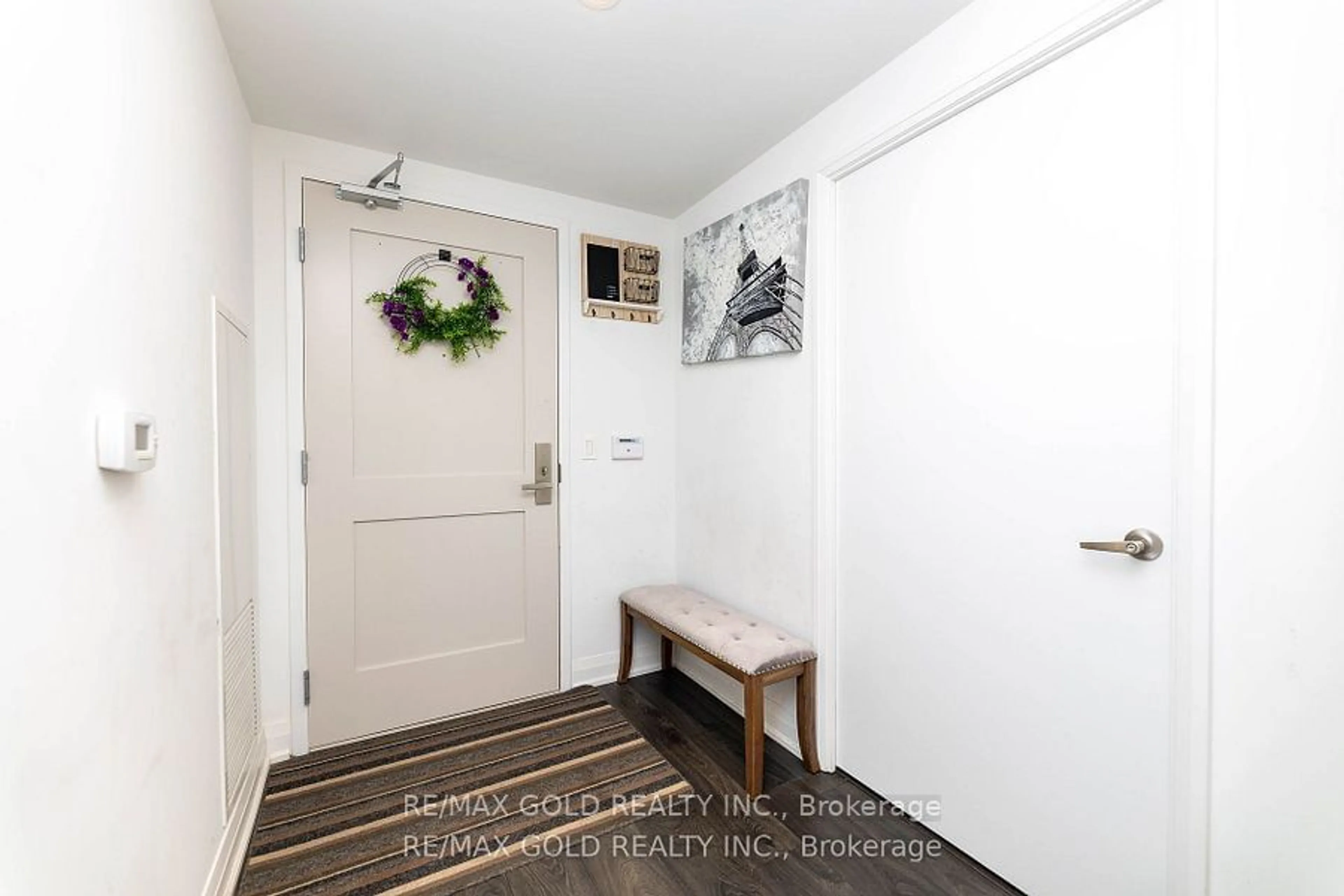 Indoor entryway for 10 Gibbs St #621, Toronto Ontario M9B 6L6